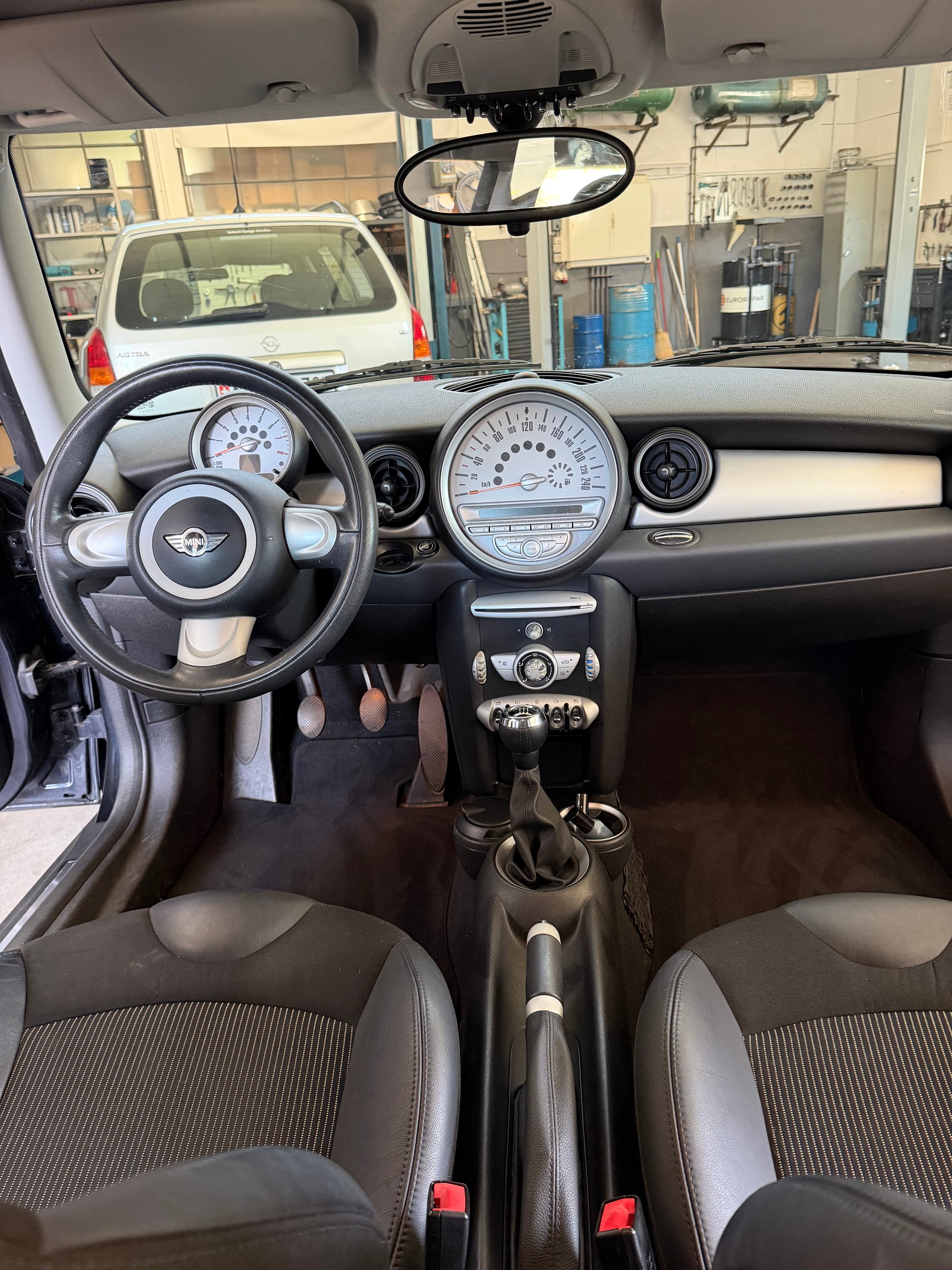 MINI Cooper-image-10