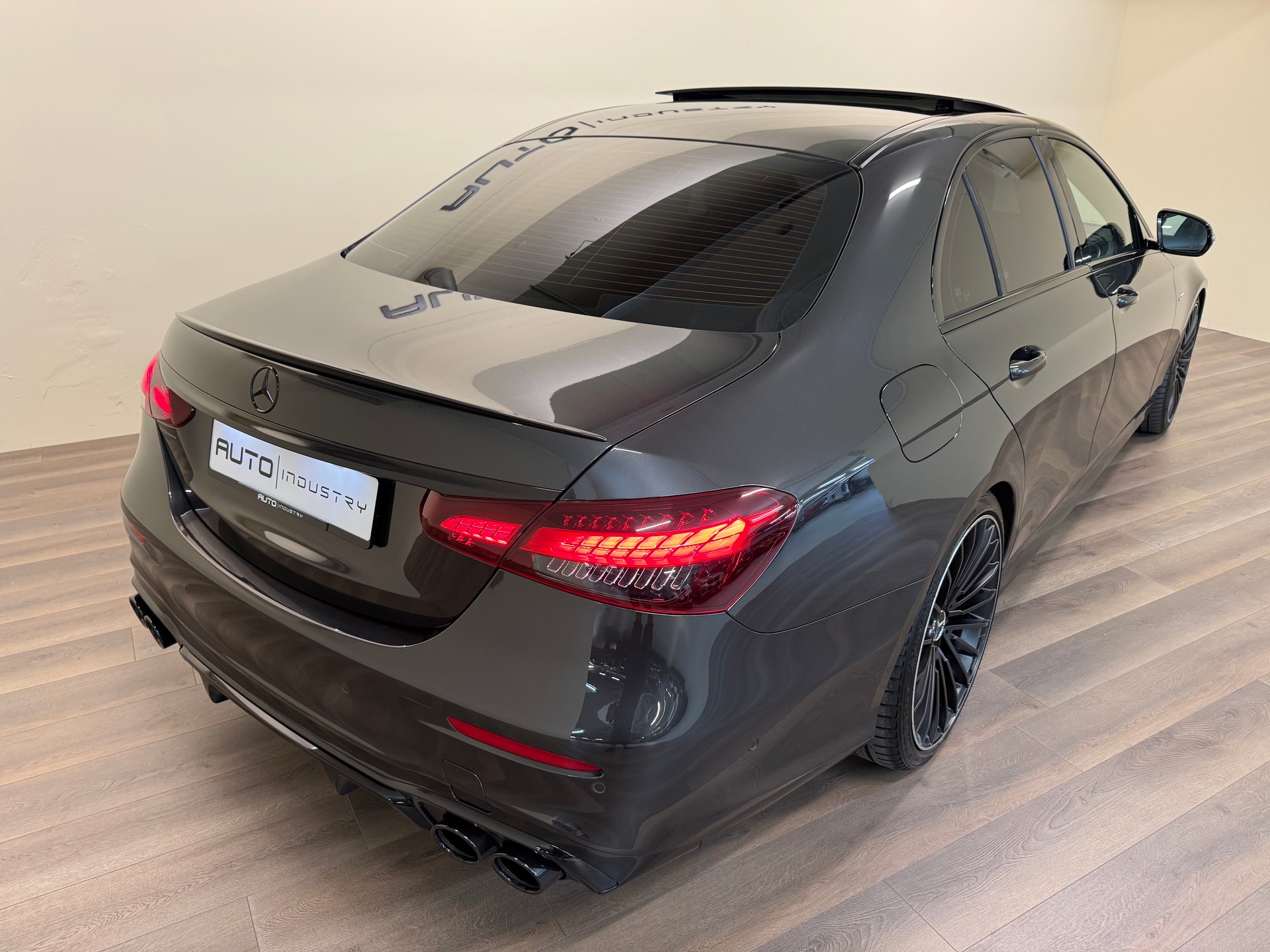 MERCEDES-BENZ AMG E 53 4Matic+ Speedshift 9G-TCT-showroom-element-3