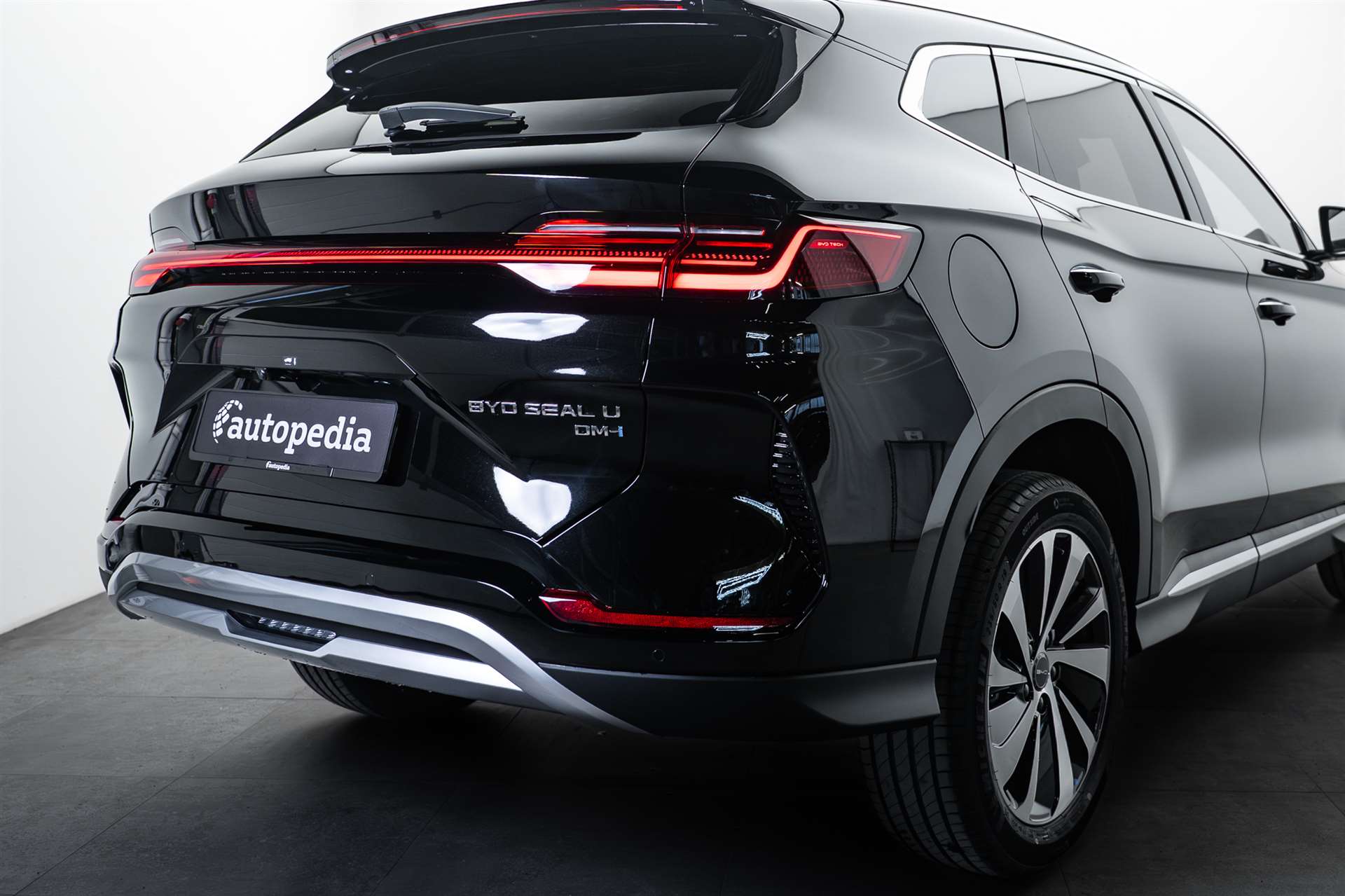 BYD BYD Seal U DM-i PHEV Design AWD 324PS Automat-showroom-element-3