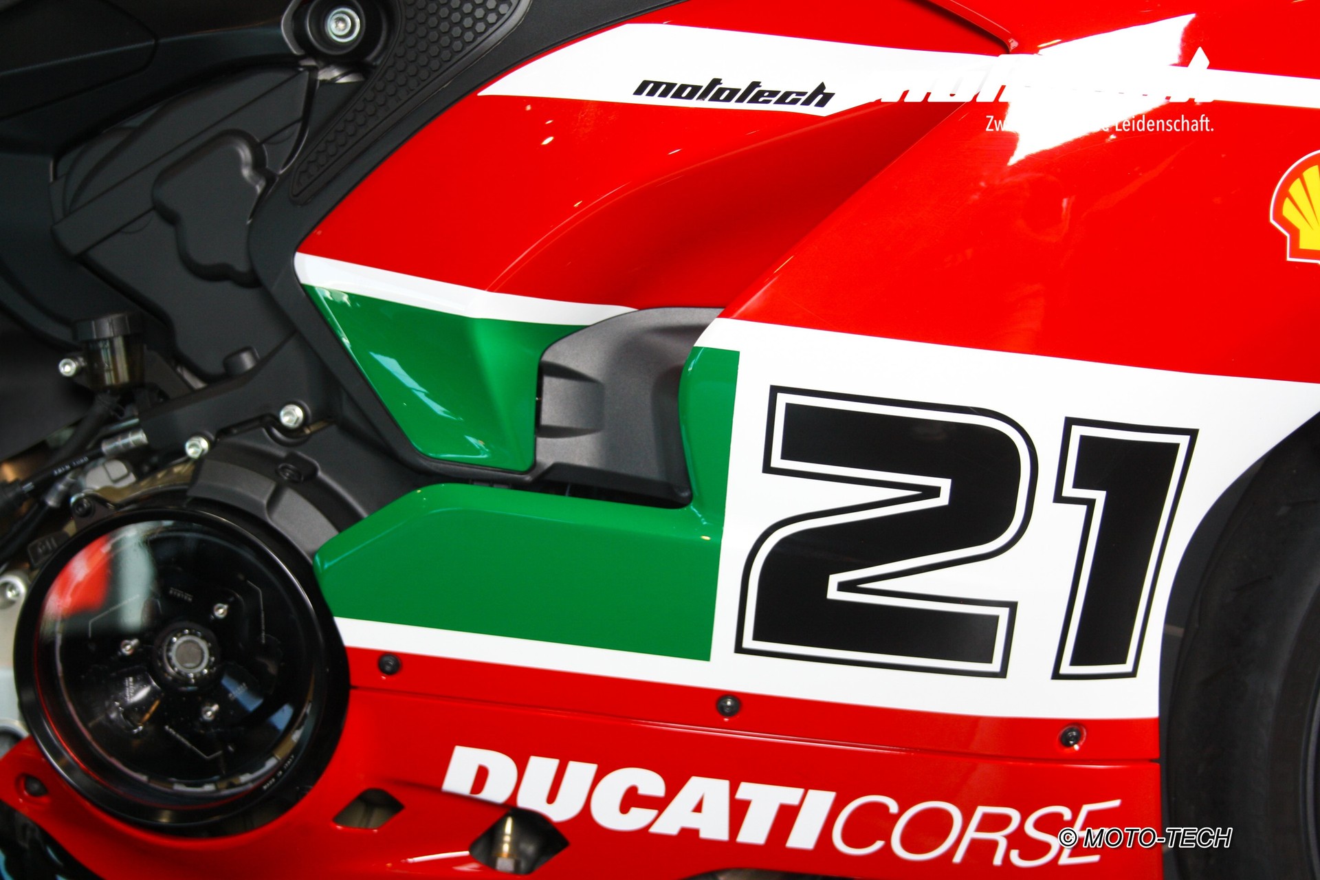 DUCATI Panigale V2 Bayliss 1st Champion 20th Anniversary-image-12