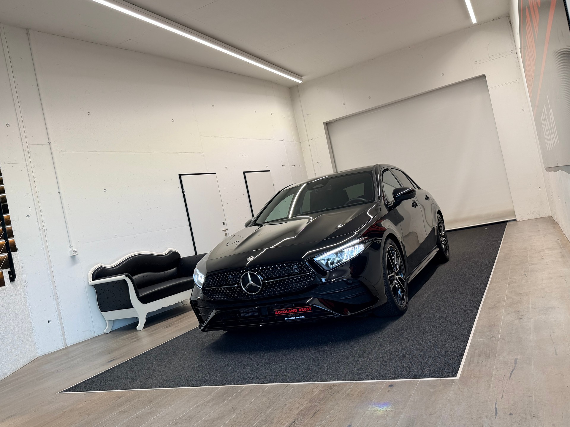 MERCEDES-BENZ A 200 AMG 7G-DCT-showroom-element-2