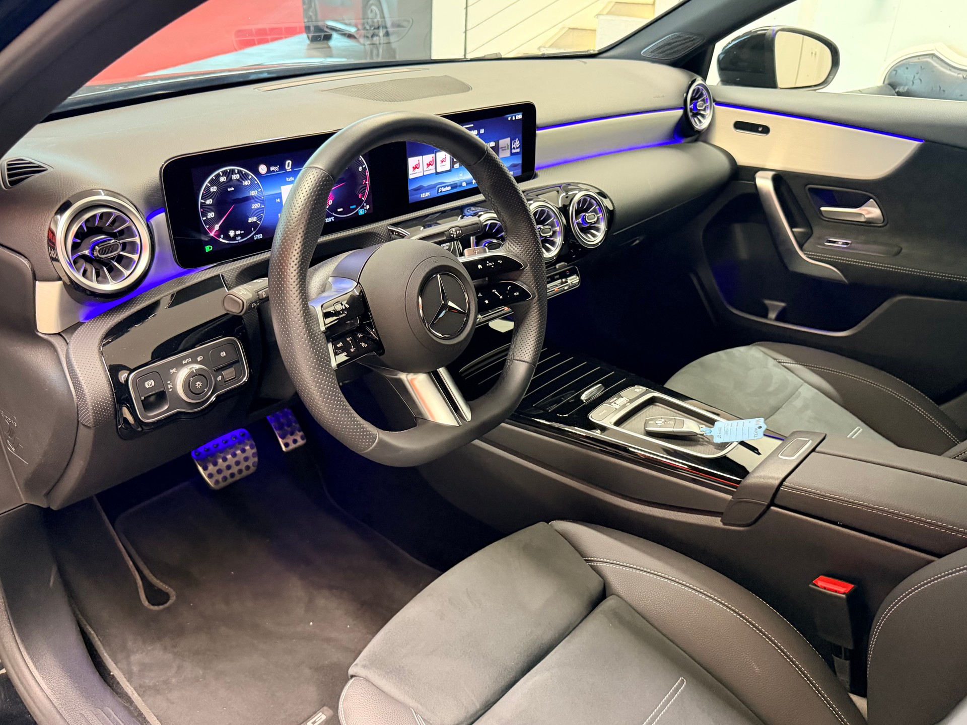 MERCEDES-BENZ A 200 AMG 7G-DCT-image-10