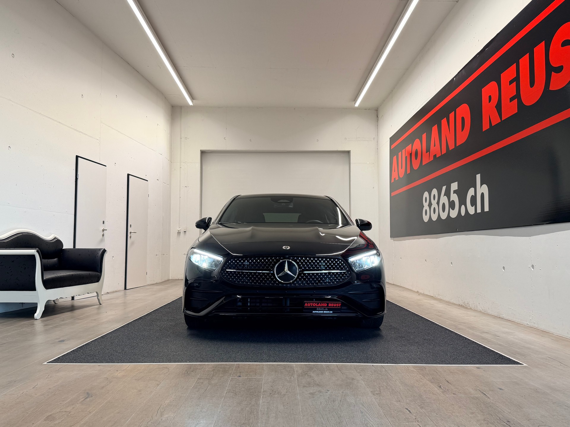 MERCEDES-BENZ A 200 AMG 7G-DCT-showroom-element-1