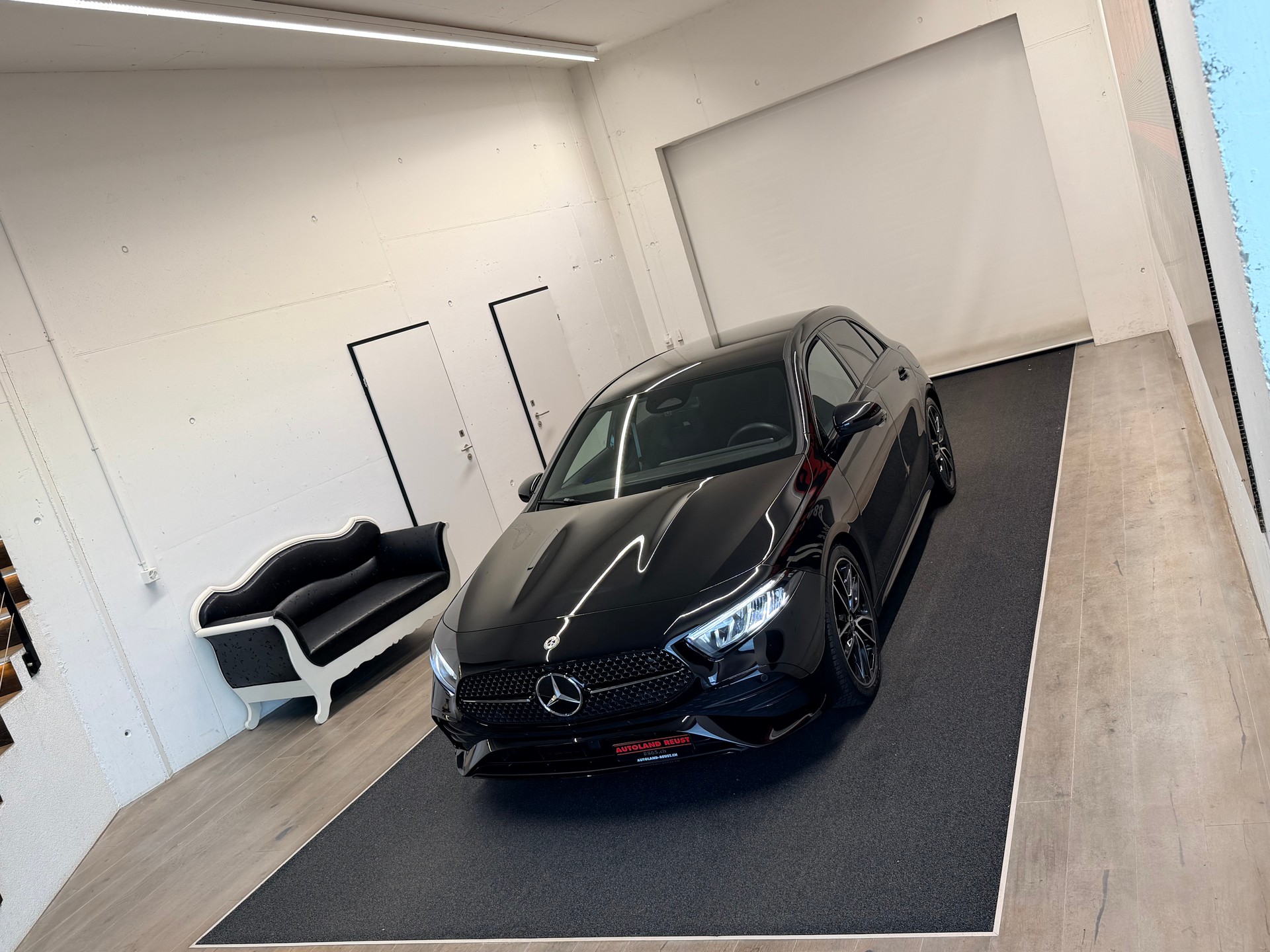 MERCEDES-BENZ A 200 AMG 7G-DCT-showroom-element-3