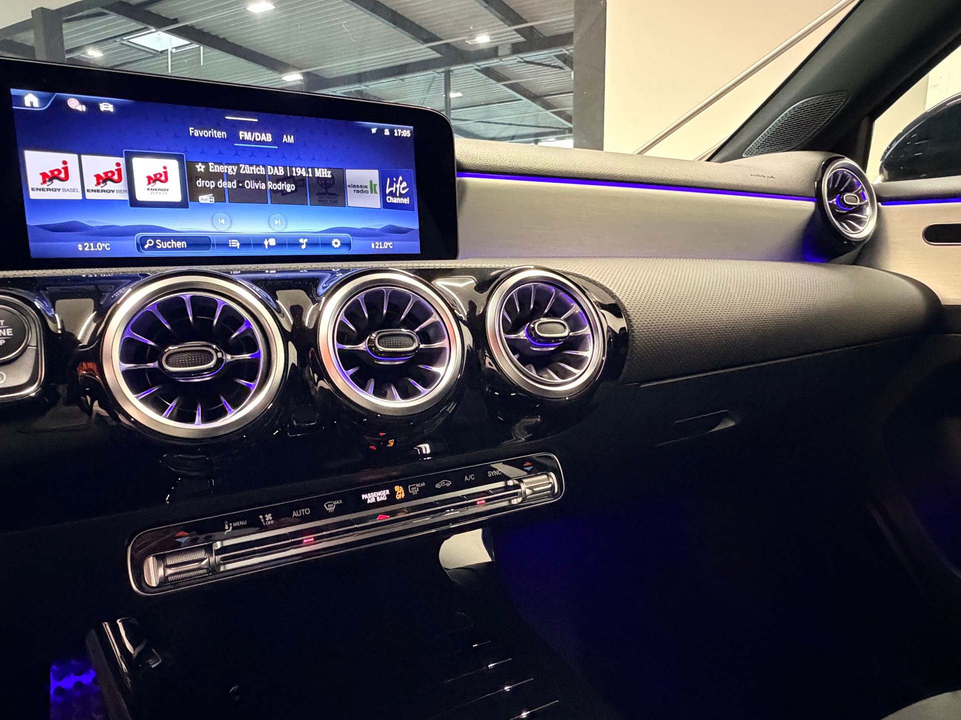 MERCEDES-BENZ A 200 AMG 7G-DCT-image-21
