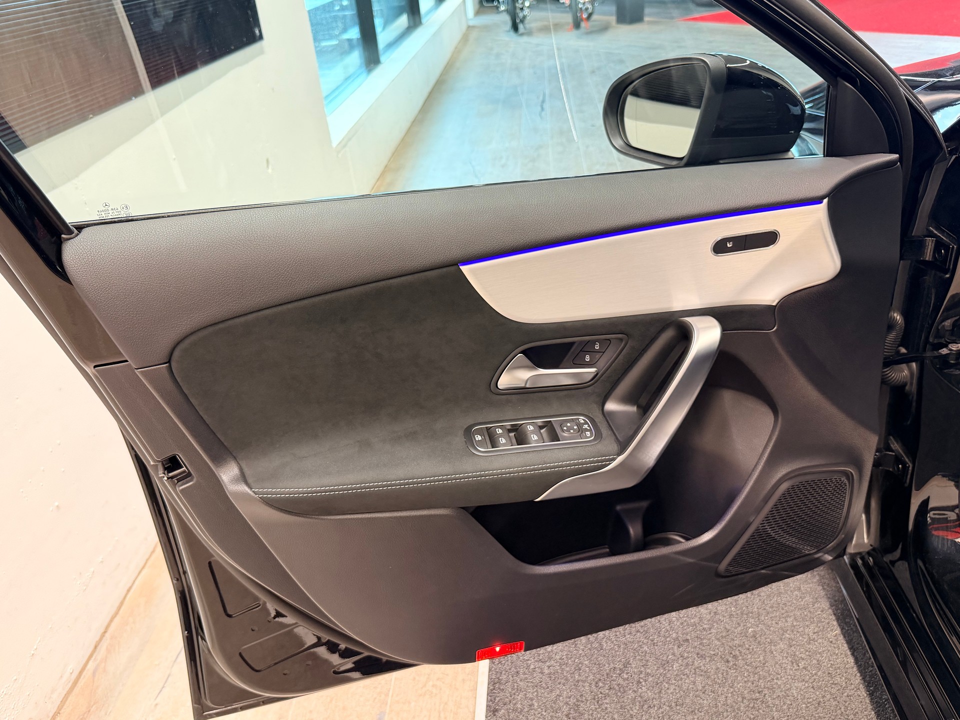 MERCEDES-BENZ A 200 AMG 7G-DCT-image-11