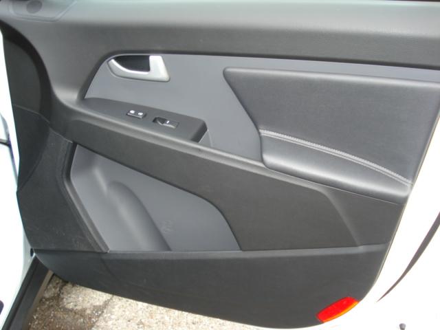 KIA Sportage 2.0 CRDi Style-image-7
