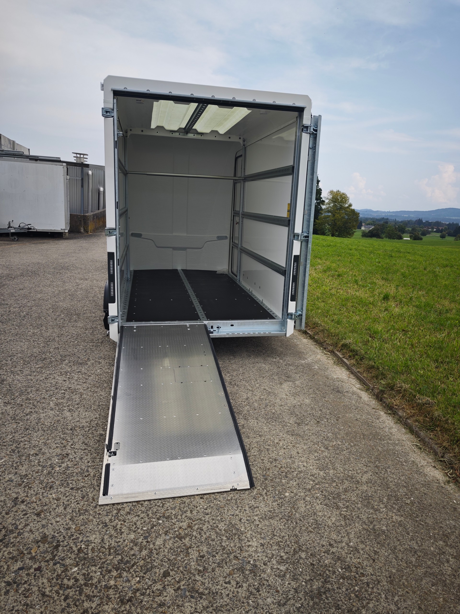 BRIAN JAMES TRAILERS Box-Van 600-3016-27-2-12-W-image-4