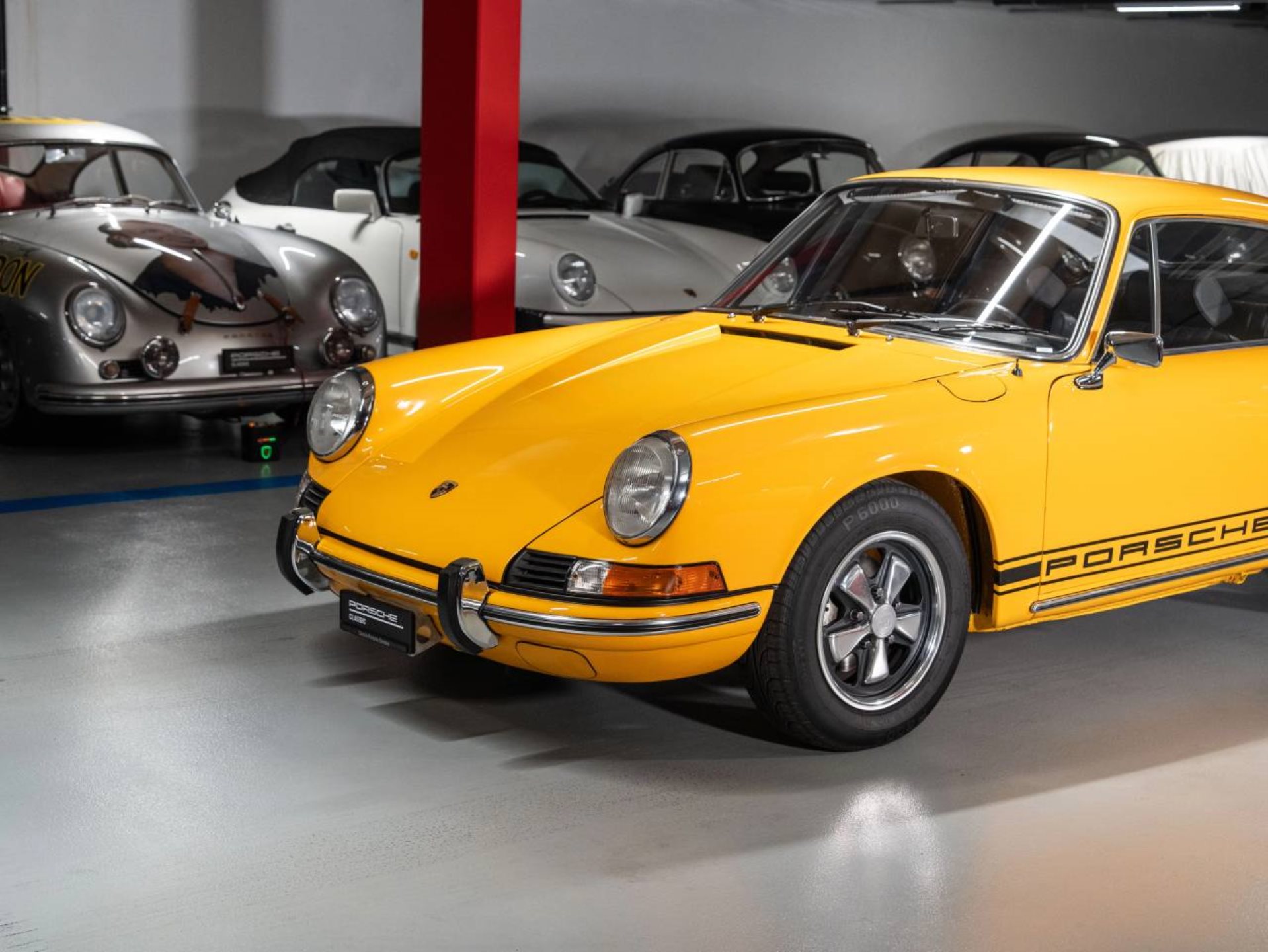 PORSCHE 911 T 2.4 Coupé-showroom-element-3