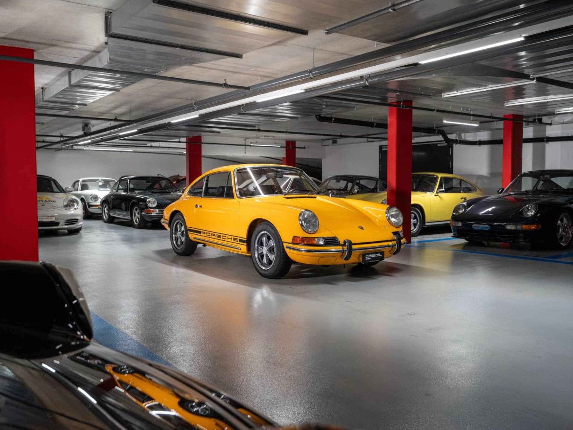 PORSCHE 911 T 2.4 Coupé-showroom-element-2