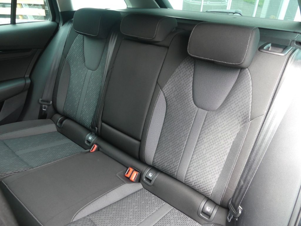 SKODA Octavia Combi 2.0 TDI DSG Ambition 4x4-image-11