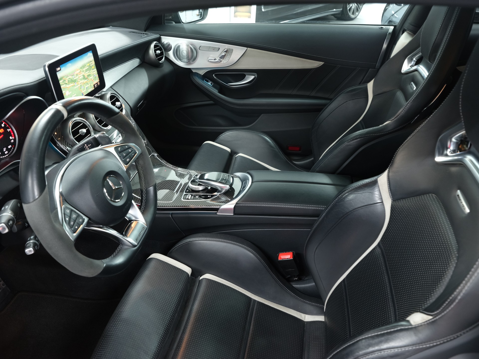 MERCEDES-BENZ C 63 S AMG Edition 1 Speedshift *Akrapovic* *Burmester* *Panorama*-image-21