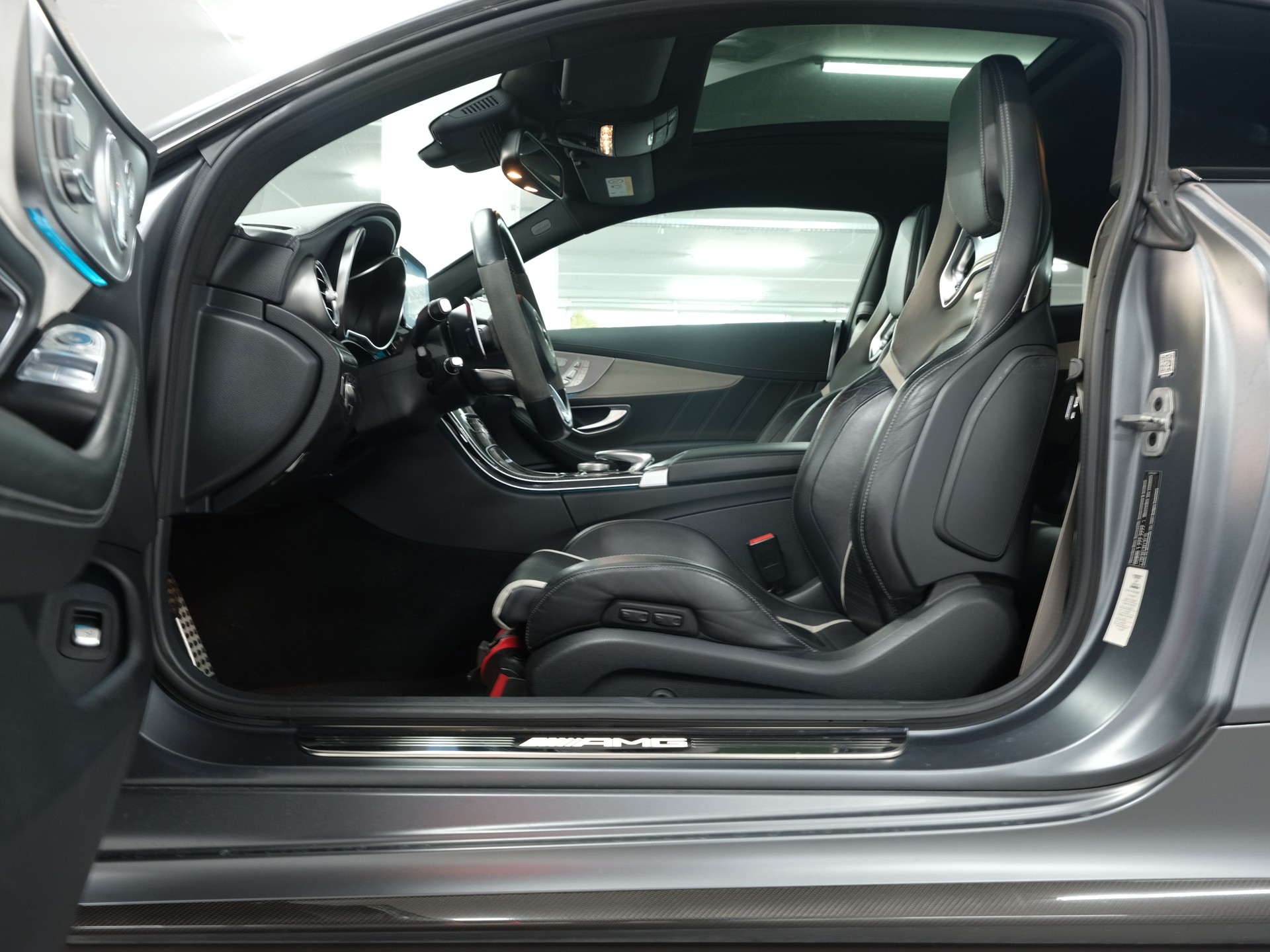 MERCEDES-BENZ C 63 S AMG Edition 1 Speedshift *Akrapovic* *Burmester* *Panorama*-image-23