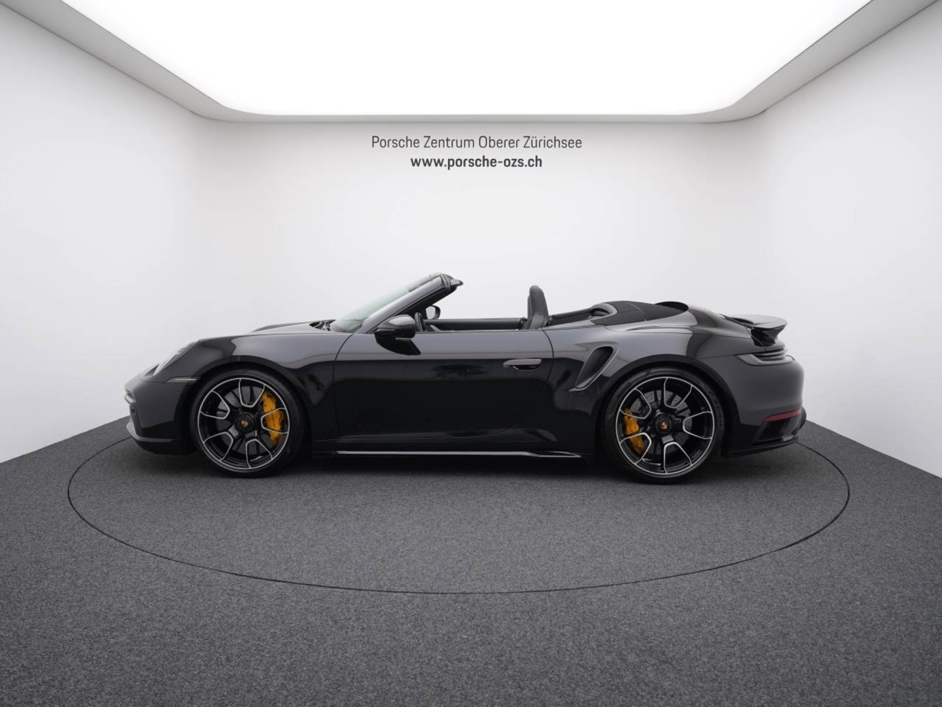PORSCHE 911 Turbo S Cabriolet-showroom-element-1