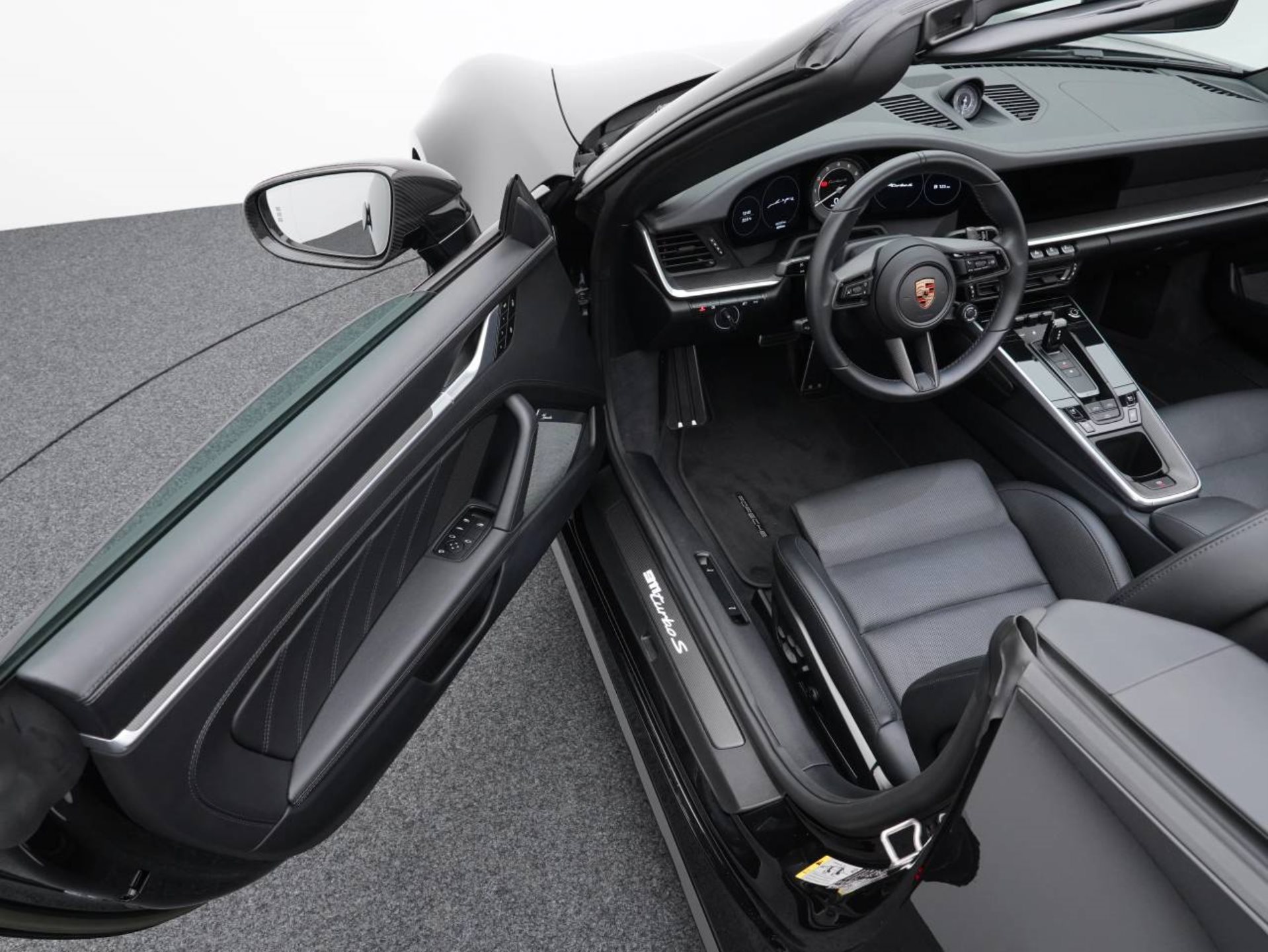 PORSCHE 911 Turbo S Cabriolet-showroom-element-3