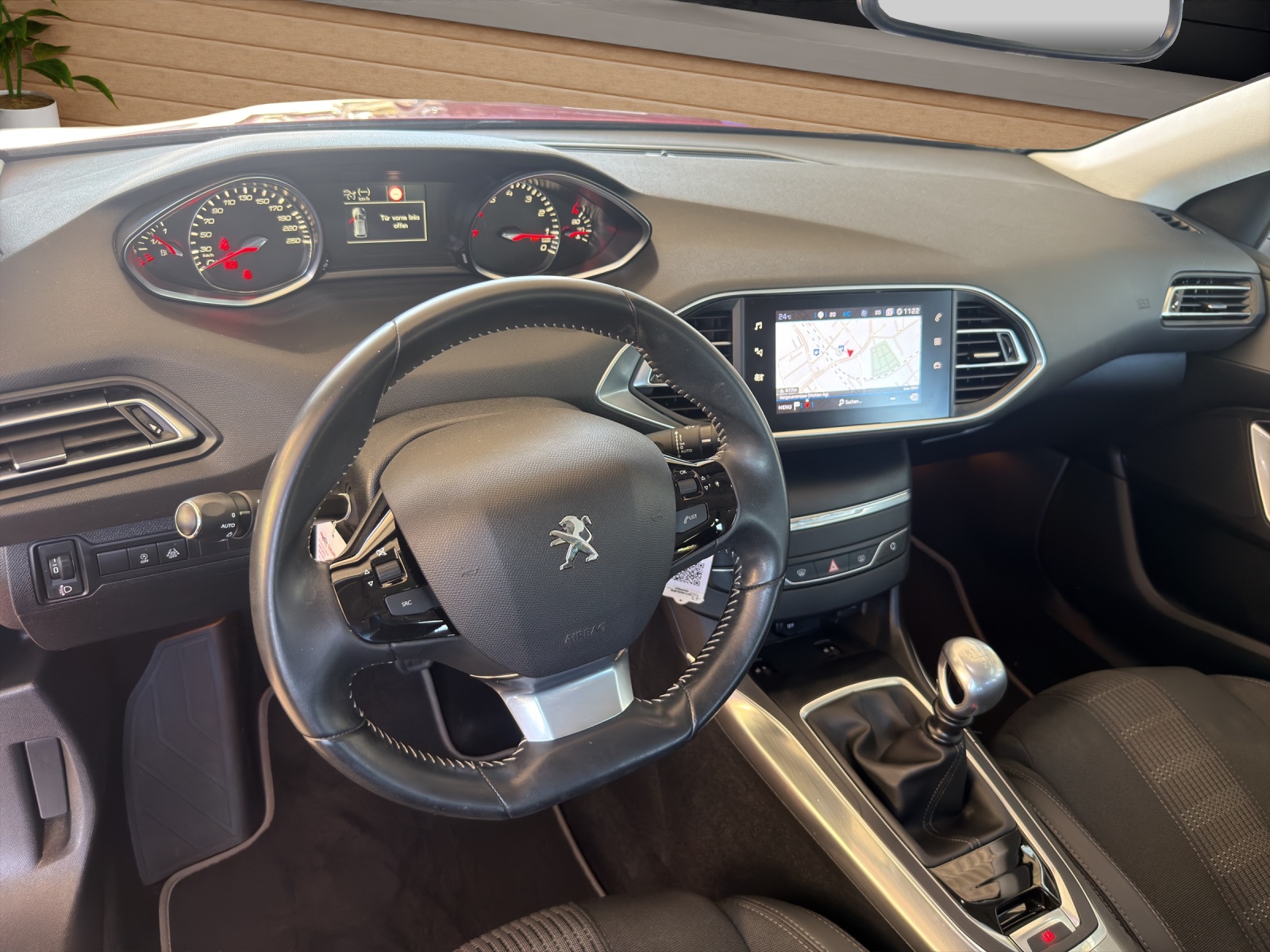 PEUGEOT 308 SW 1.2PureTech Allure-image-5