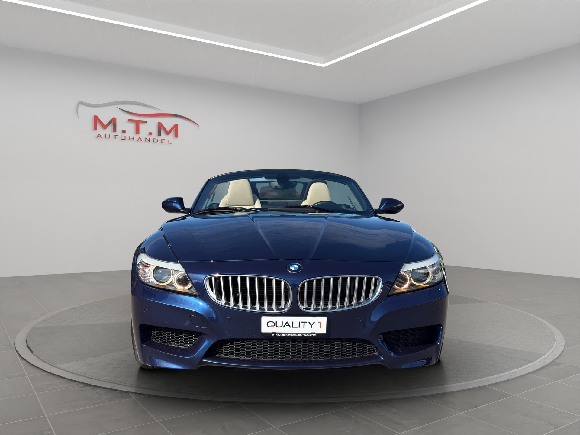 BMW Z4 sDrive35i-showroom-element-2