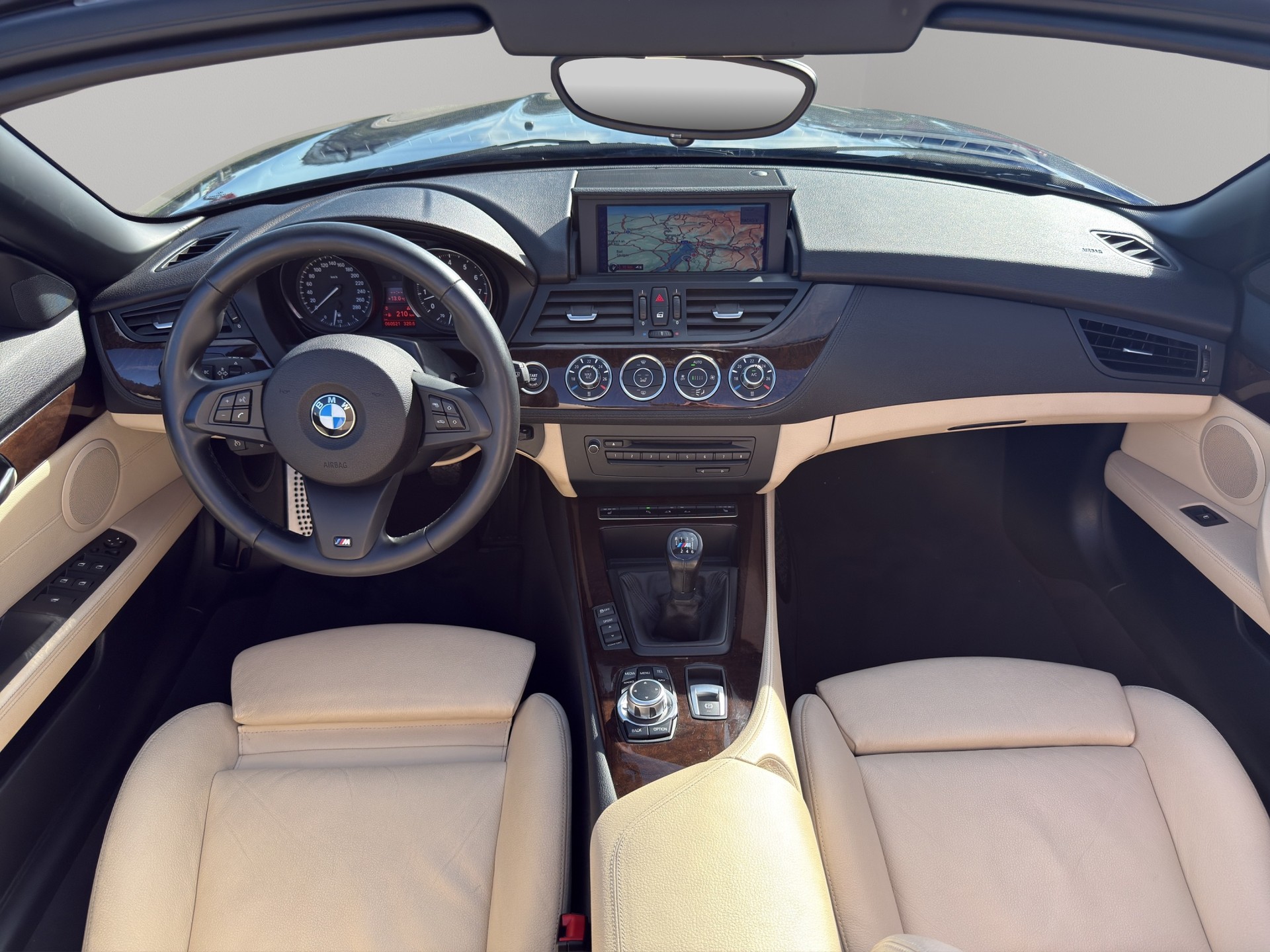 BMW Z4 sDrive35i-image-18