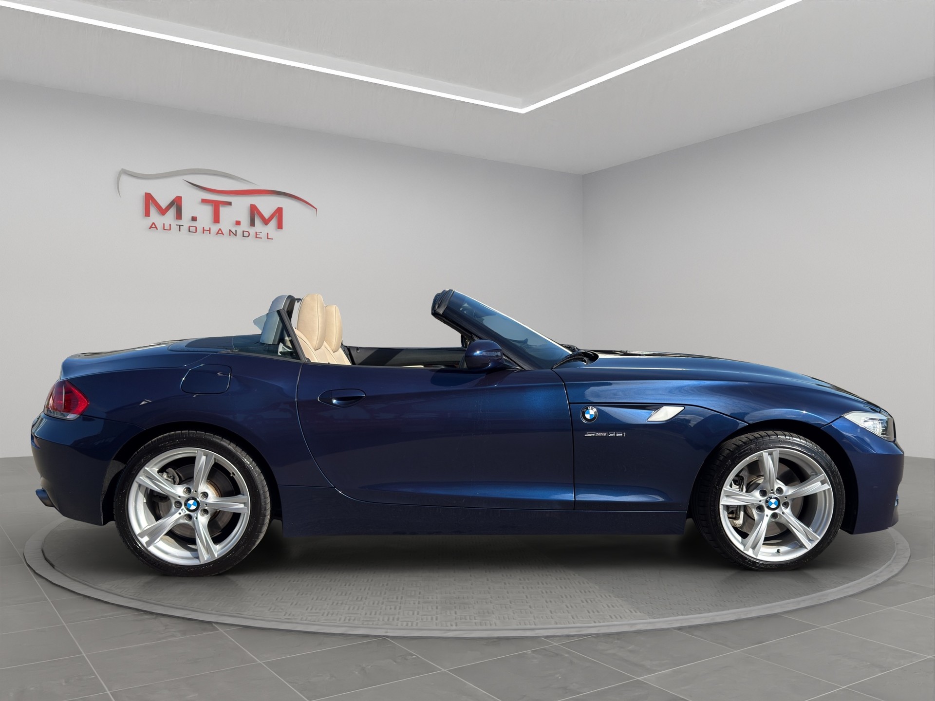 BMW Z4 sDrive35i-image-13