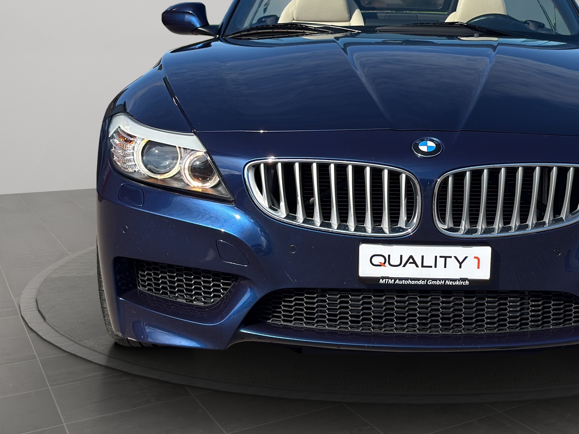 BMW Z4 sDrive35i-showroom-element-3