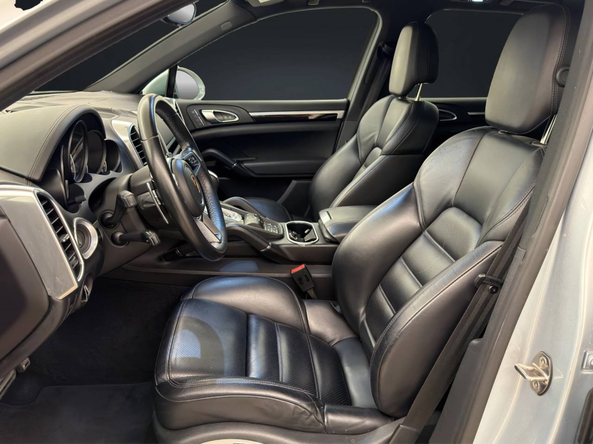 PORSCHE Cayenne S E-Hybrid-image-4