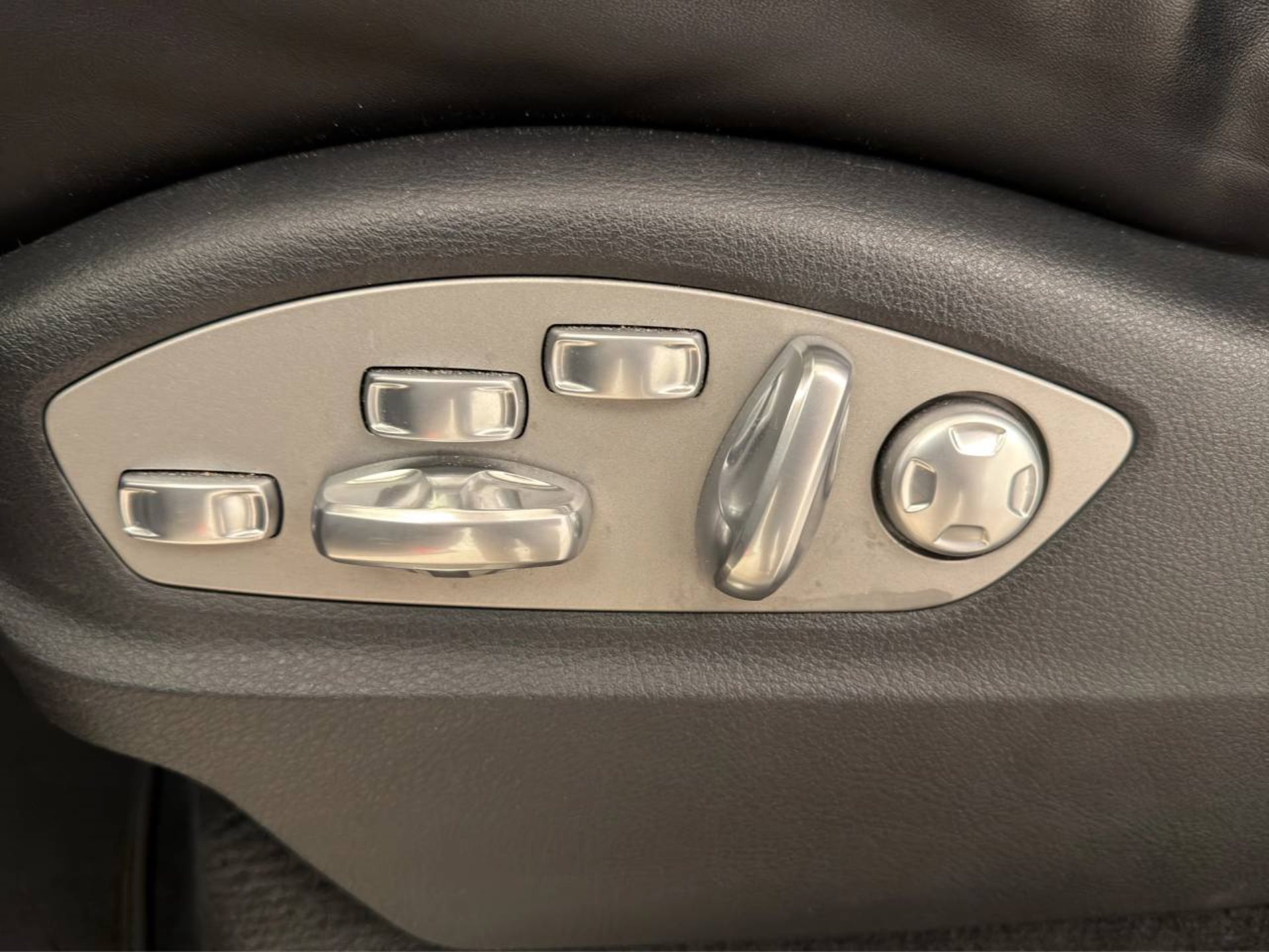 PORSCHE Cayenne S E-Hybrid-image-23
