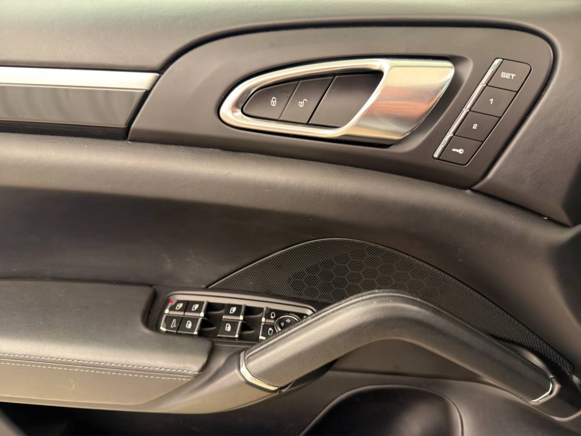 PORSCHE Cayenne S E-Hybrid-image-19