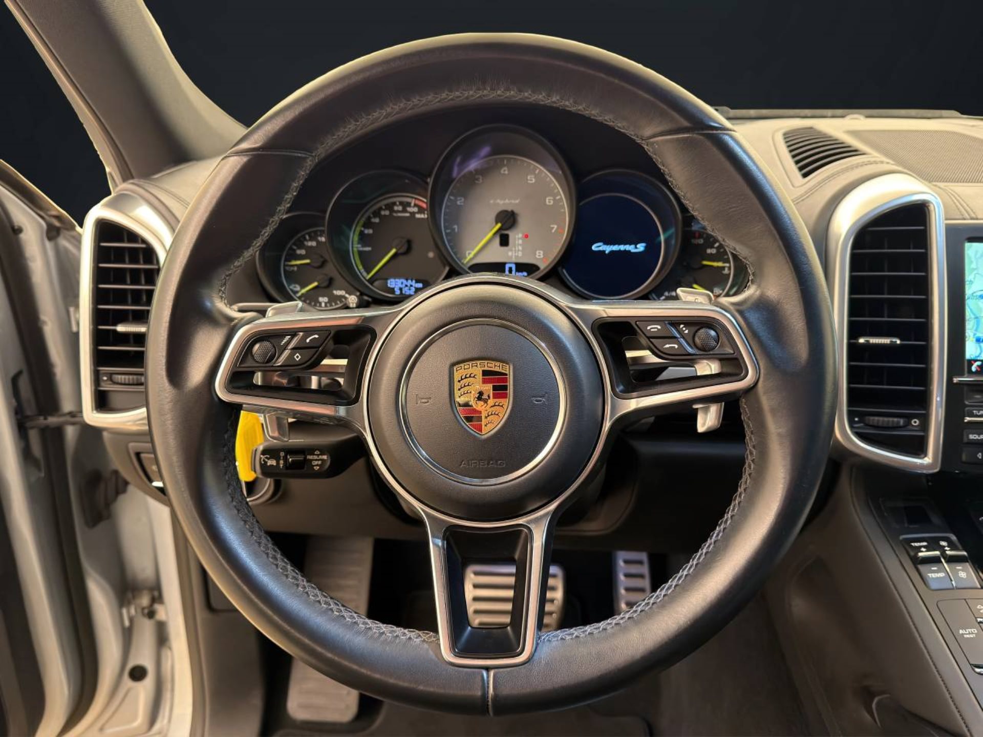 PORSCHE Cayenne S E-Hybrid-image-12