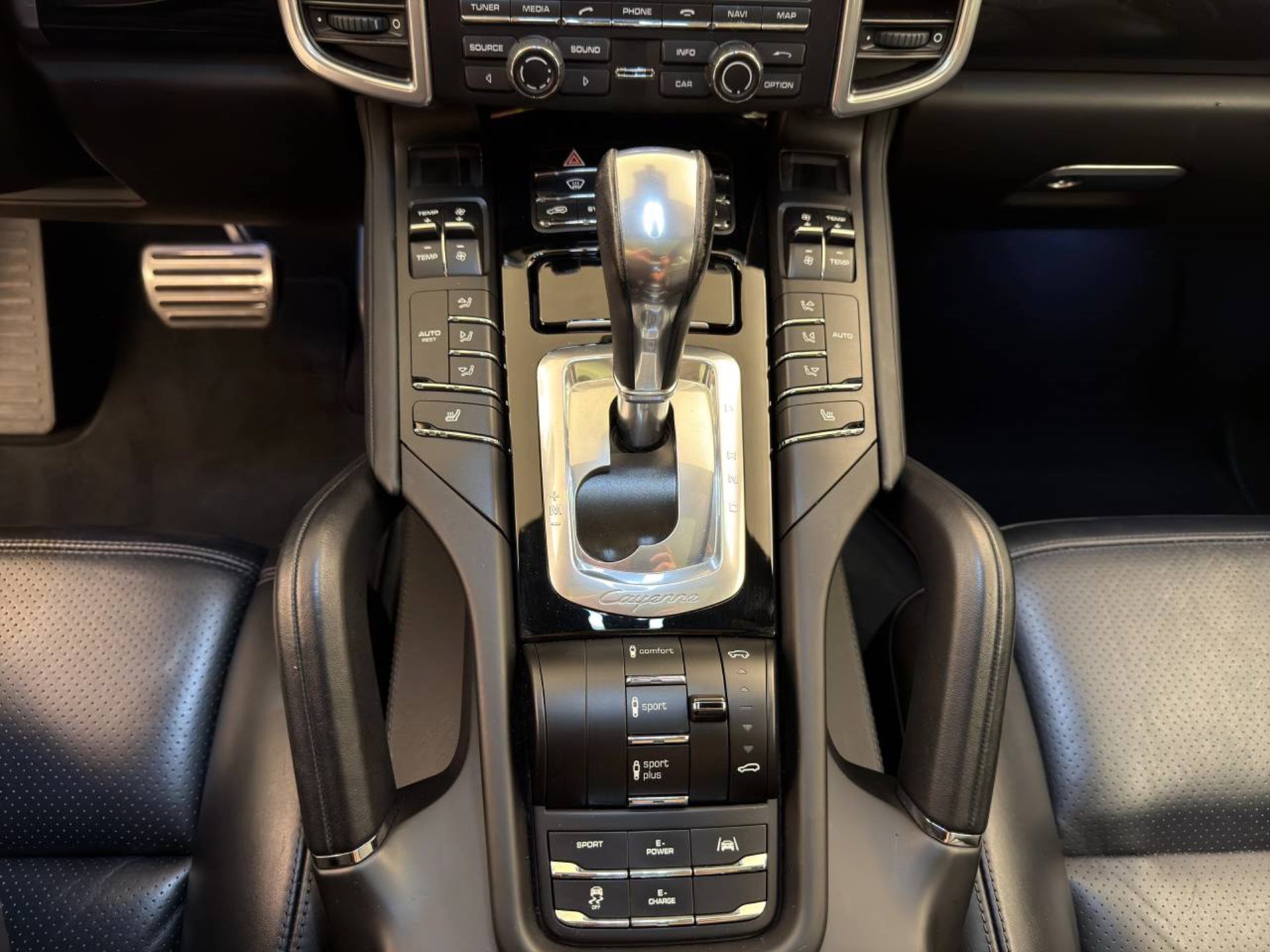 PORSCHE Cayenne S E-Hybrid-image-17