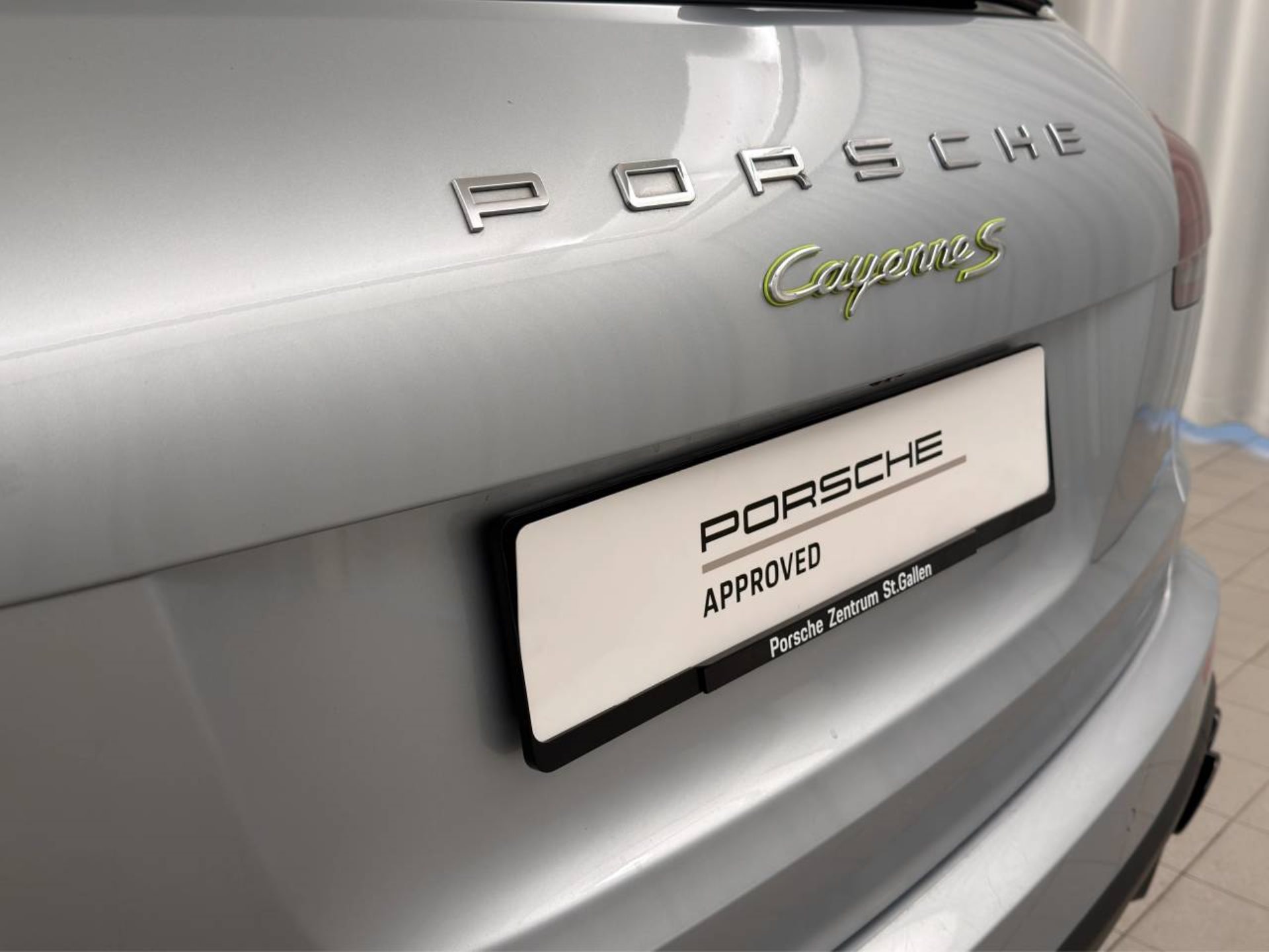 PORSCHE Cayenne S E-Hybrid-image-11