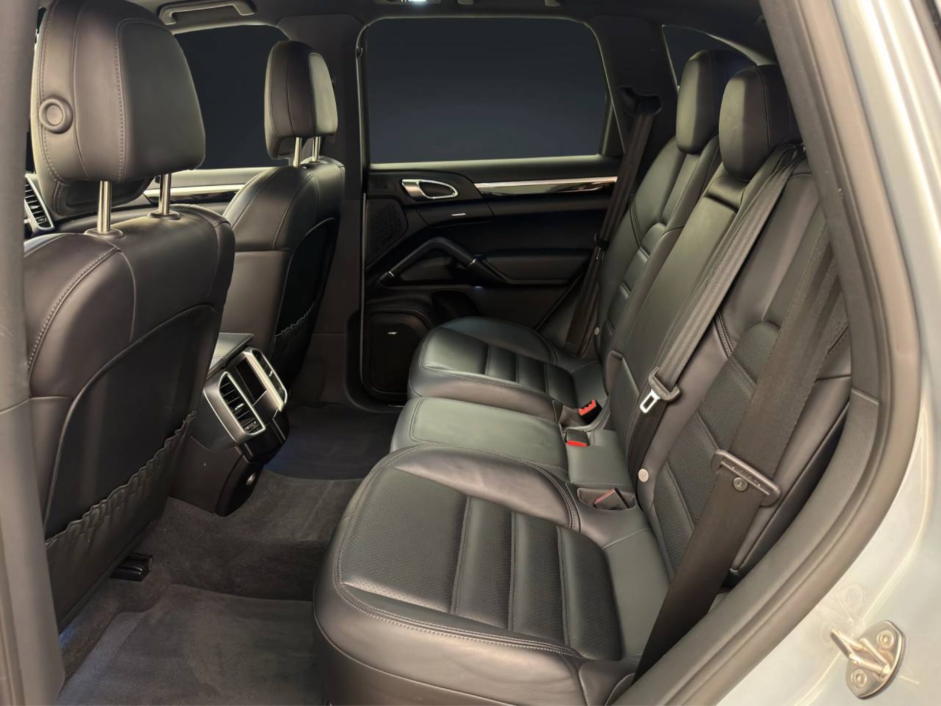 PORSCHE Cayenne S E-Hybrid-image-14