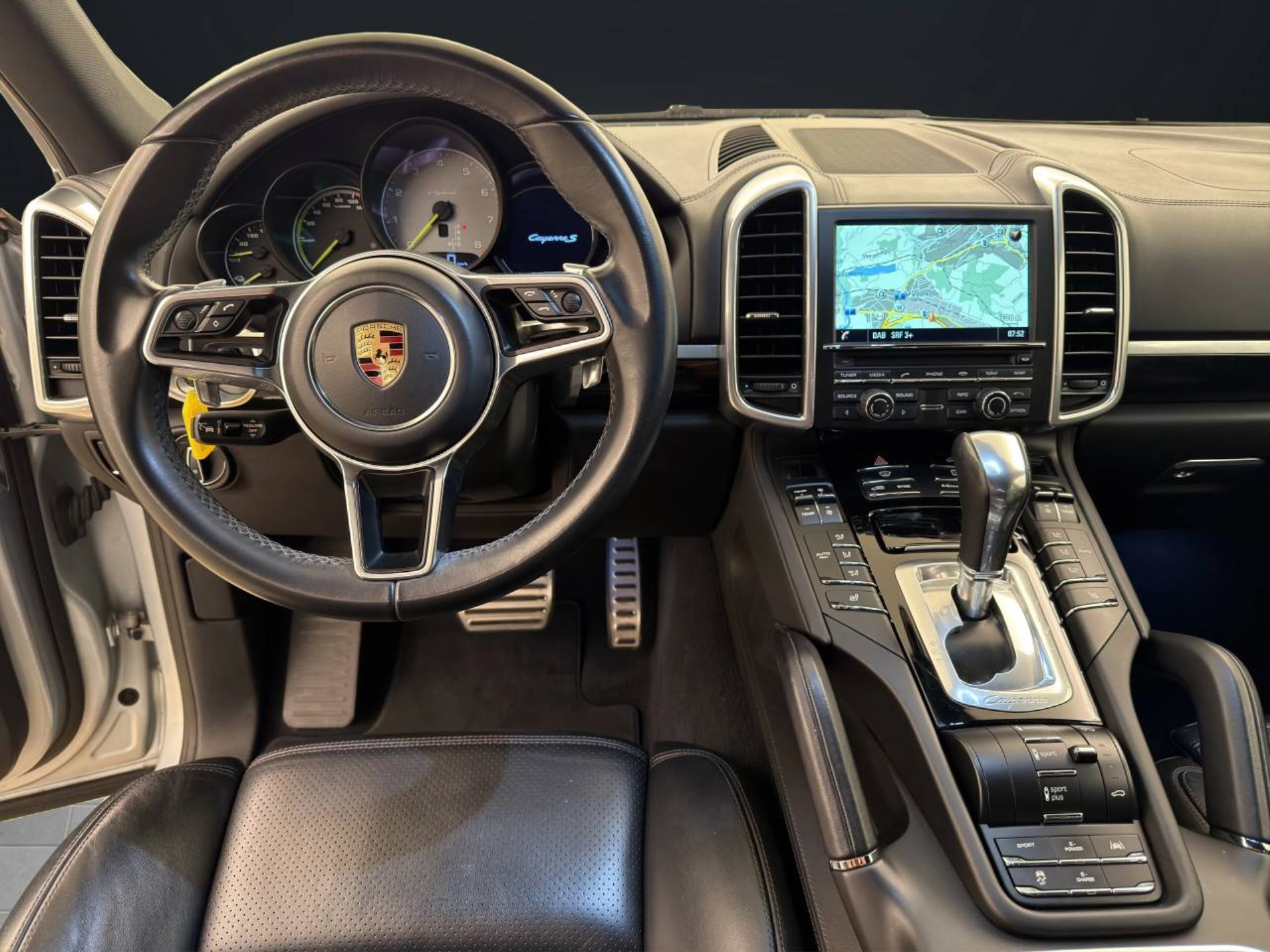 PORSCHE Cayenne S E-Hybrid-image-21