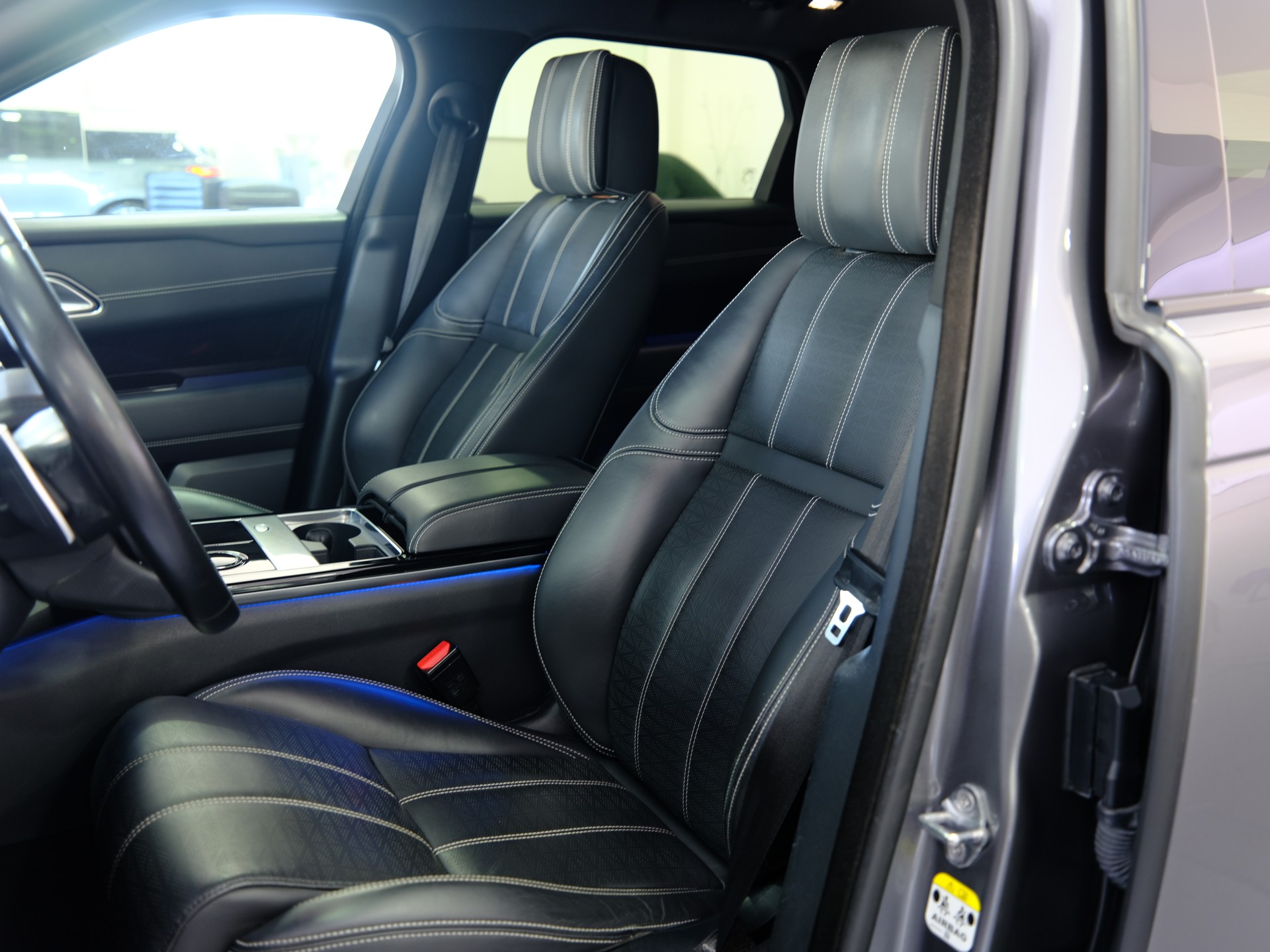 LAND ROVER Range Rover Velar R-Dynamic D 300 *Panoramadach* *360° Kamera*-image-14