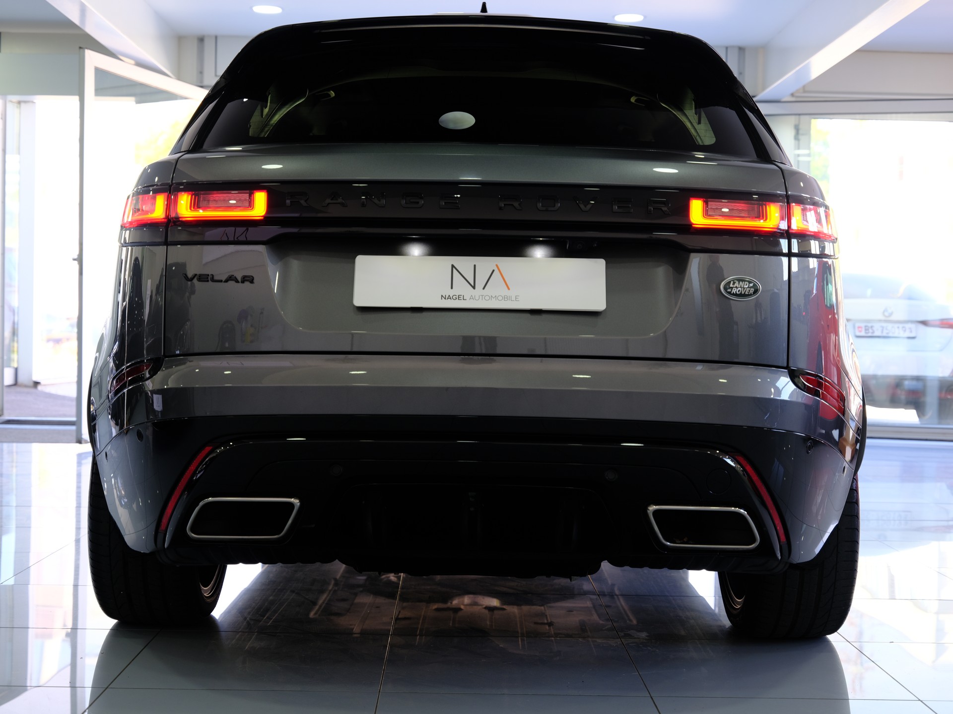 LAND ROVER Range Rover Velar R-Dynamic D 300 *Panoramadach* *360° Kamera*-image-5