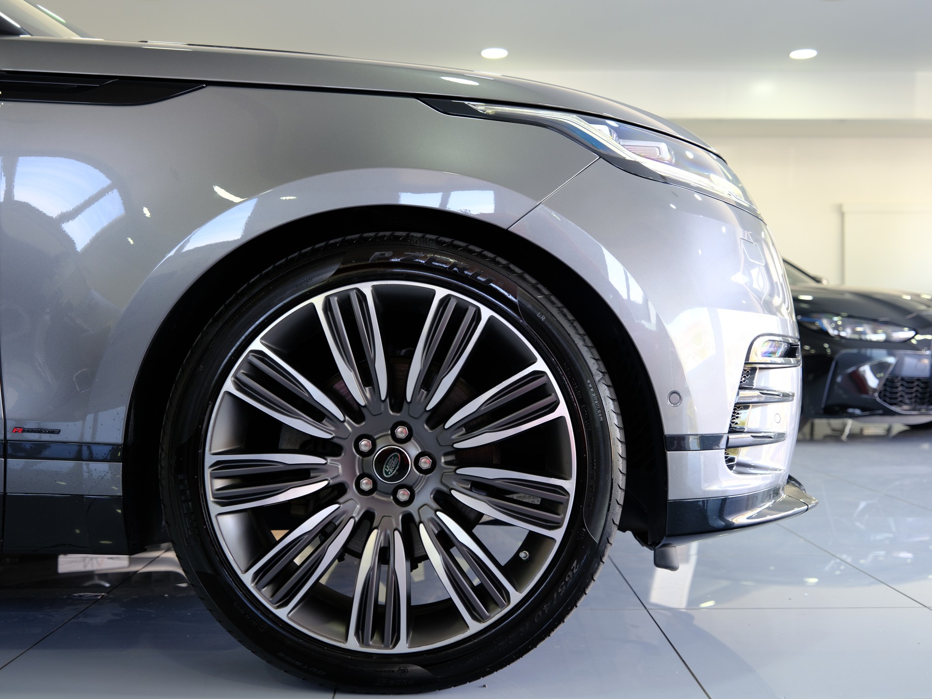 LAND ROVER Range Rover Velar R-Dynamic D 300 *Panoramadach* *360° Kamera*-image-7