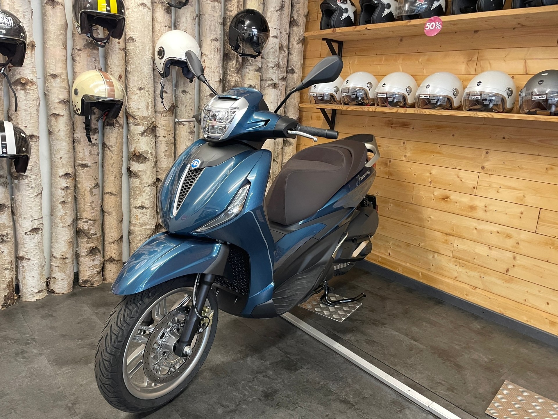 PIAGGIO Beverly 300-image-1