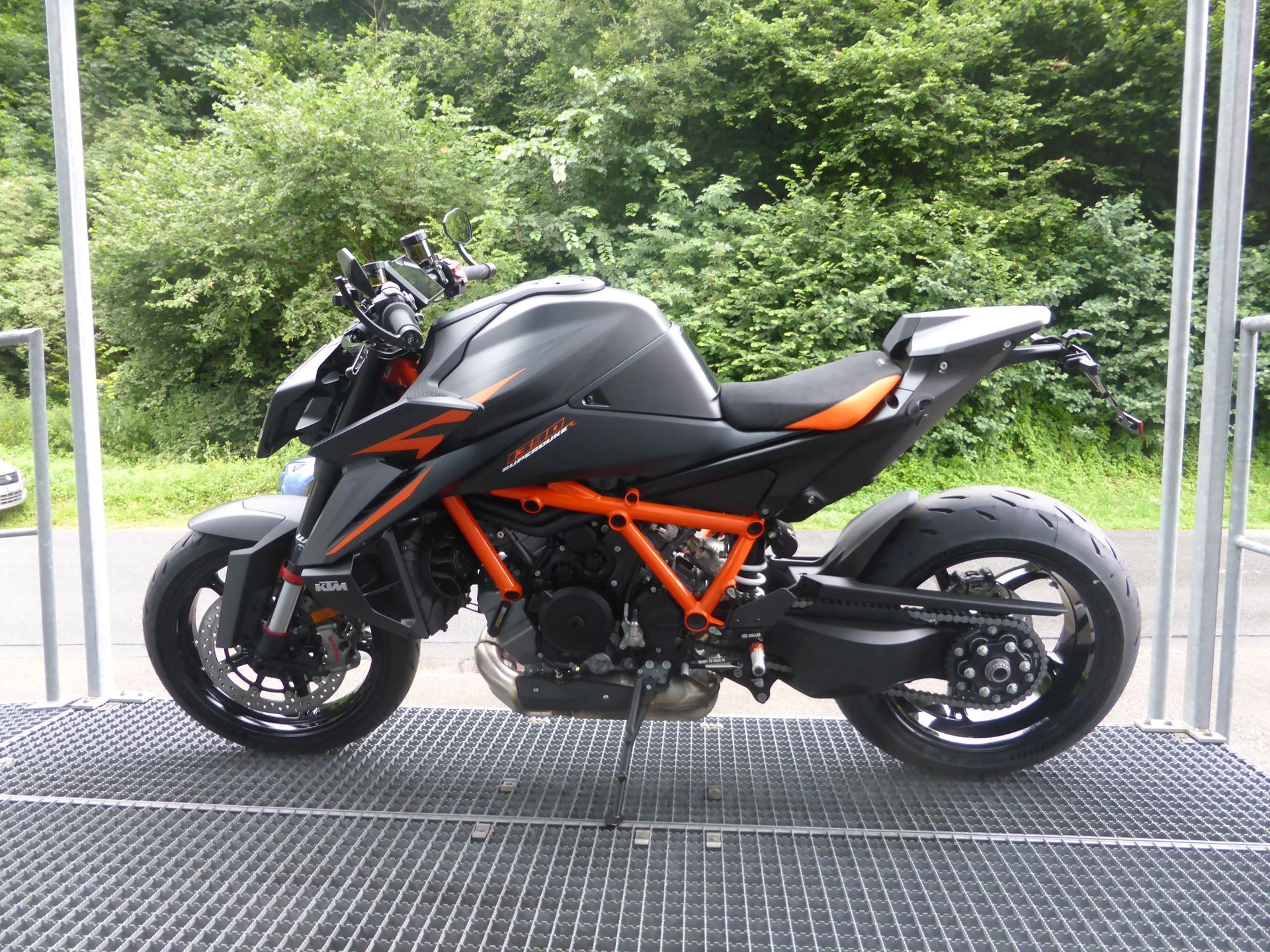 KTM 1390 Super Duke R-image-9