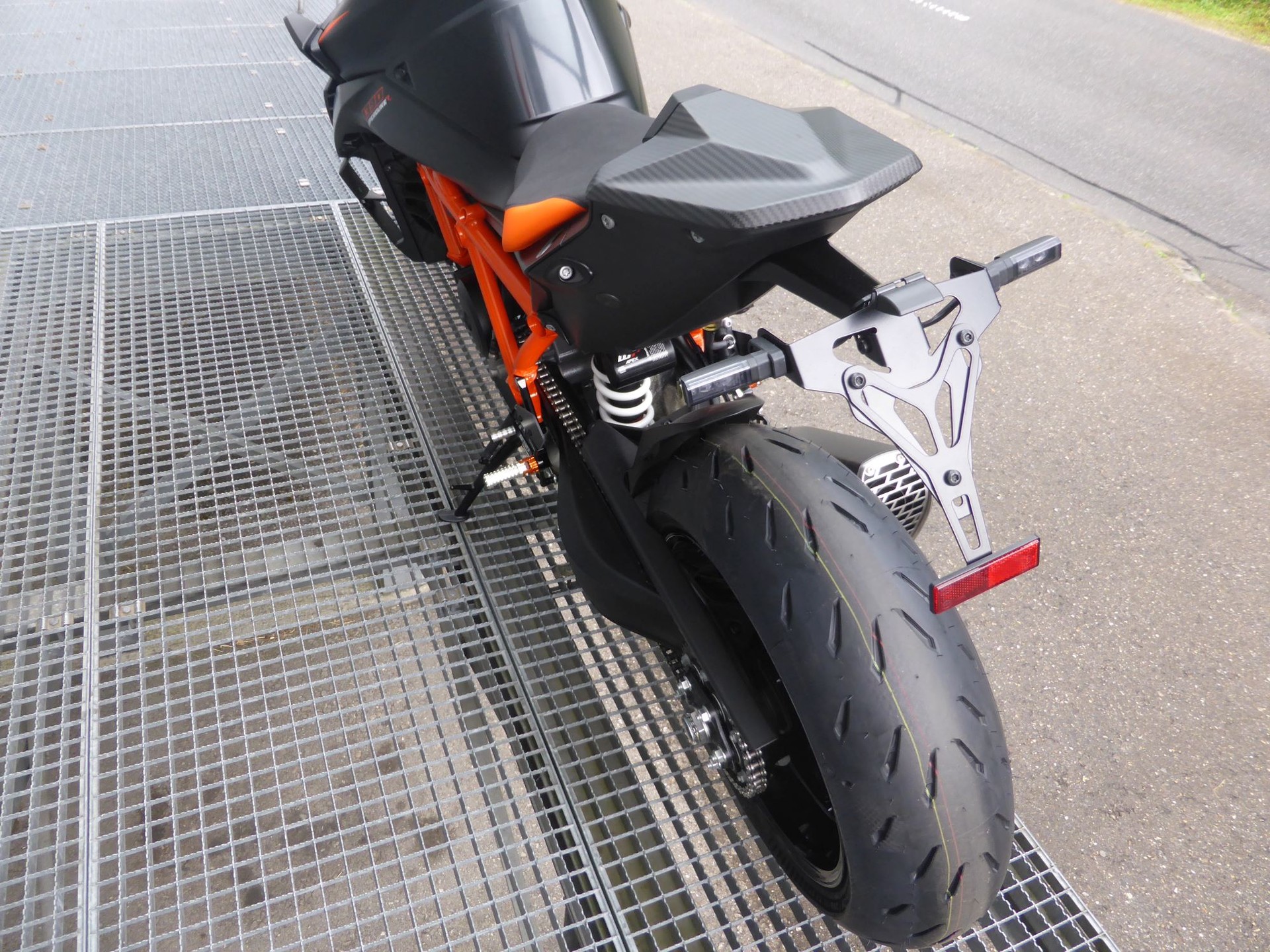 KTM 1390 Super Duke R-image-3