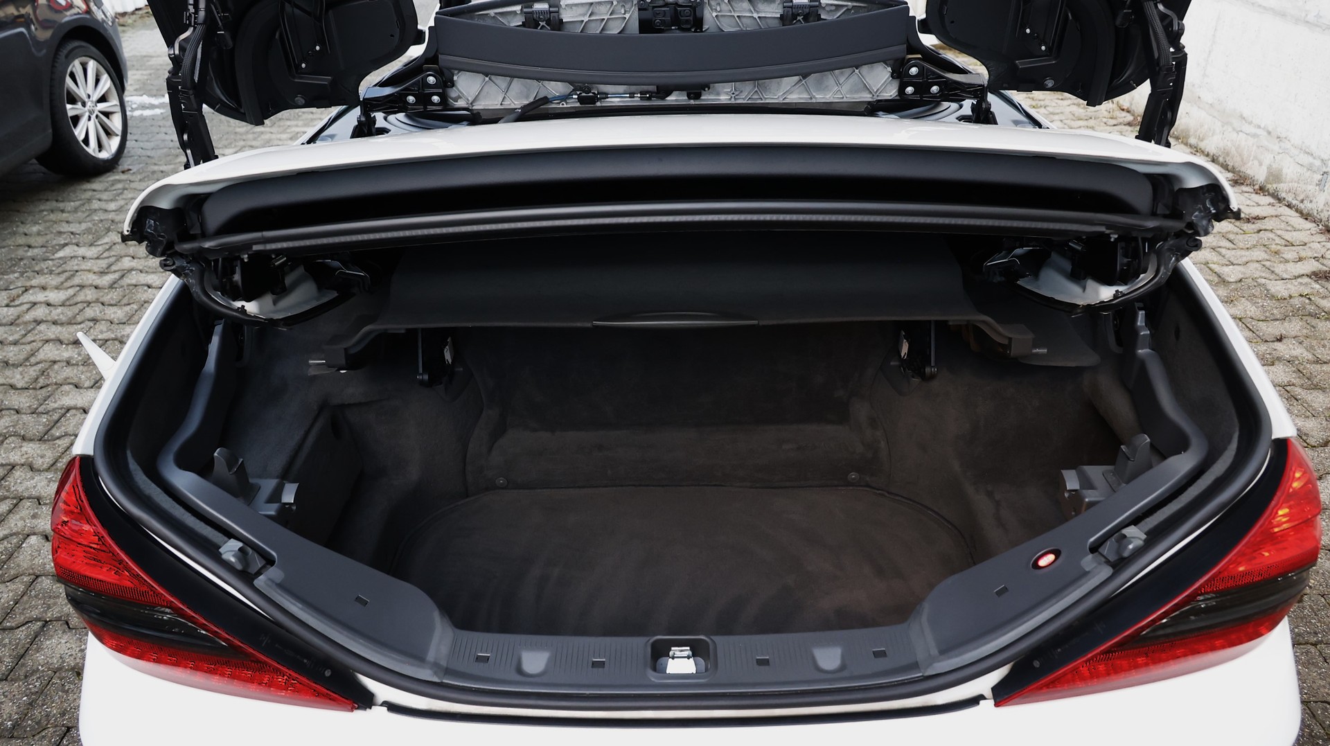 MERCEDES-BENZ SL 63 AMG Speedshift MCT-image-26