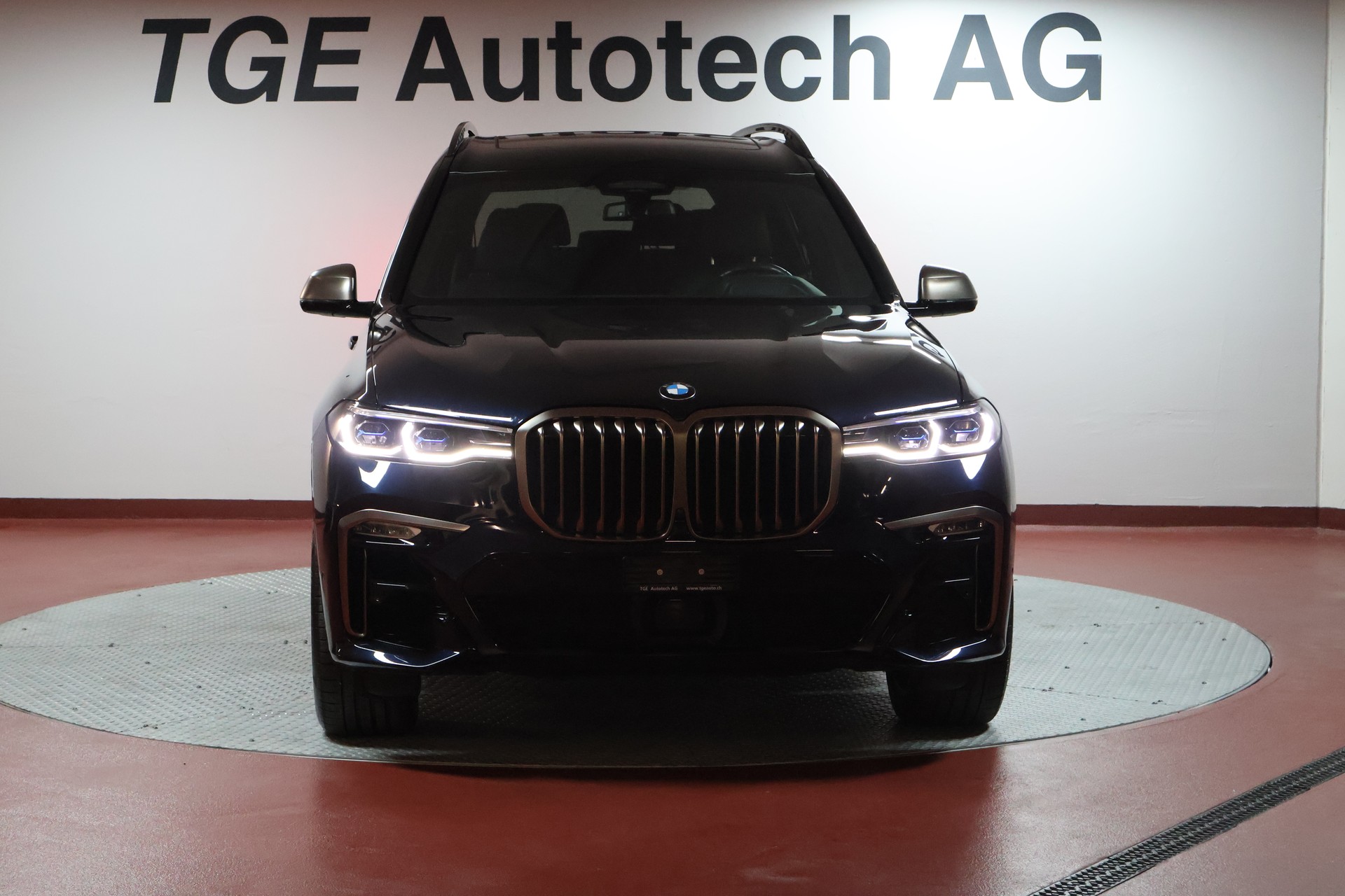 BMW X7 xDrive M50i Steptronic-showroom-element-1