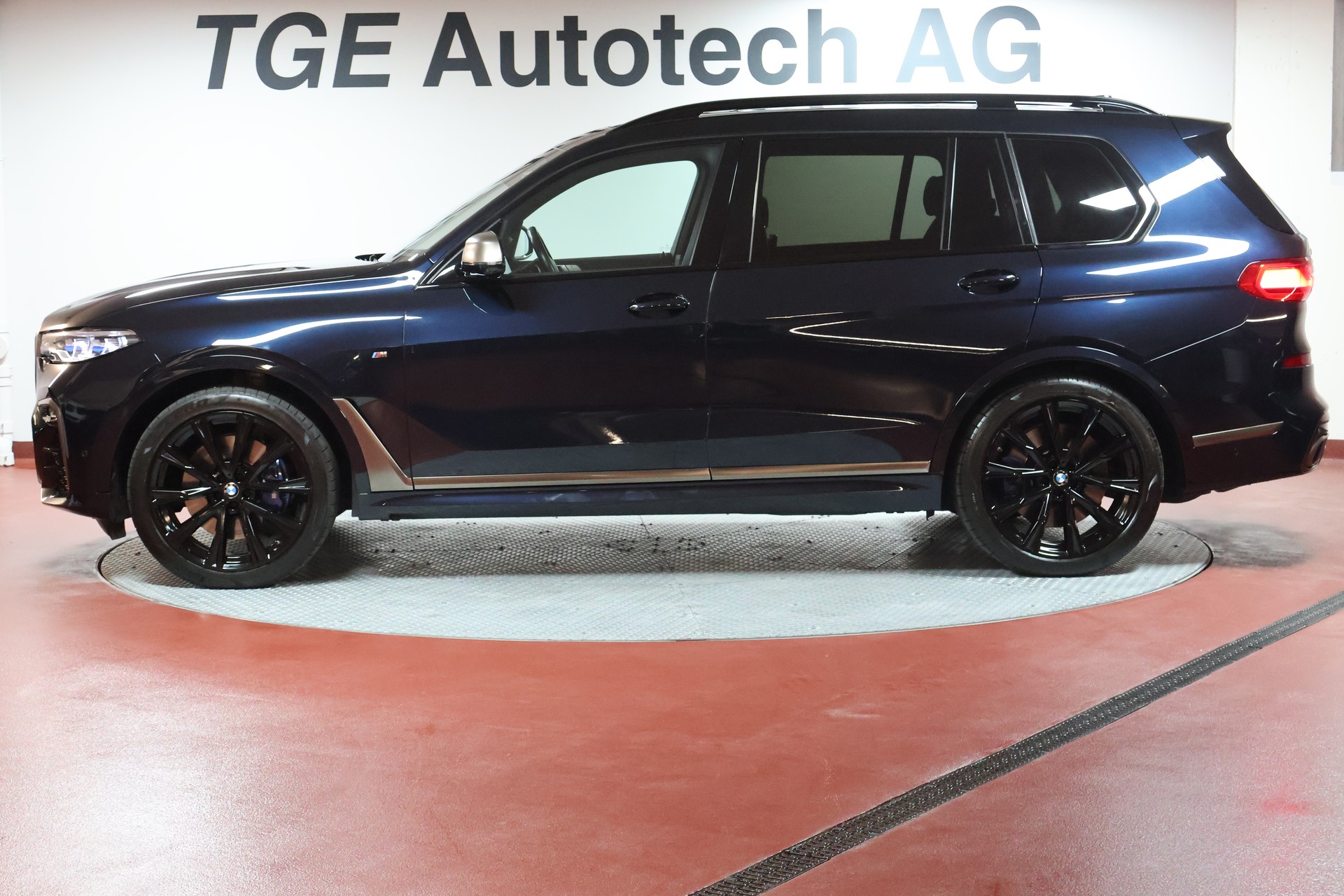 BMW X7 xDrive M50i Steptronic-showroom-element-3