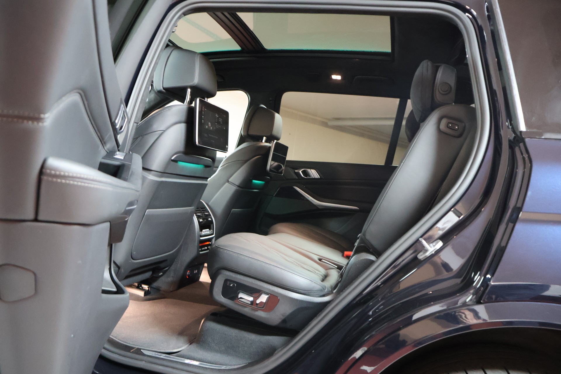 BMW X7 xDrive M50i Steptronic-image-16