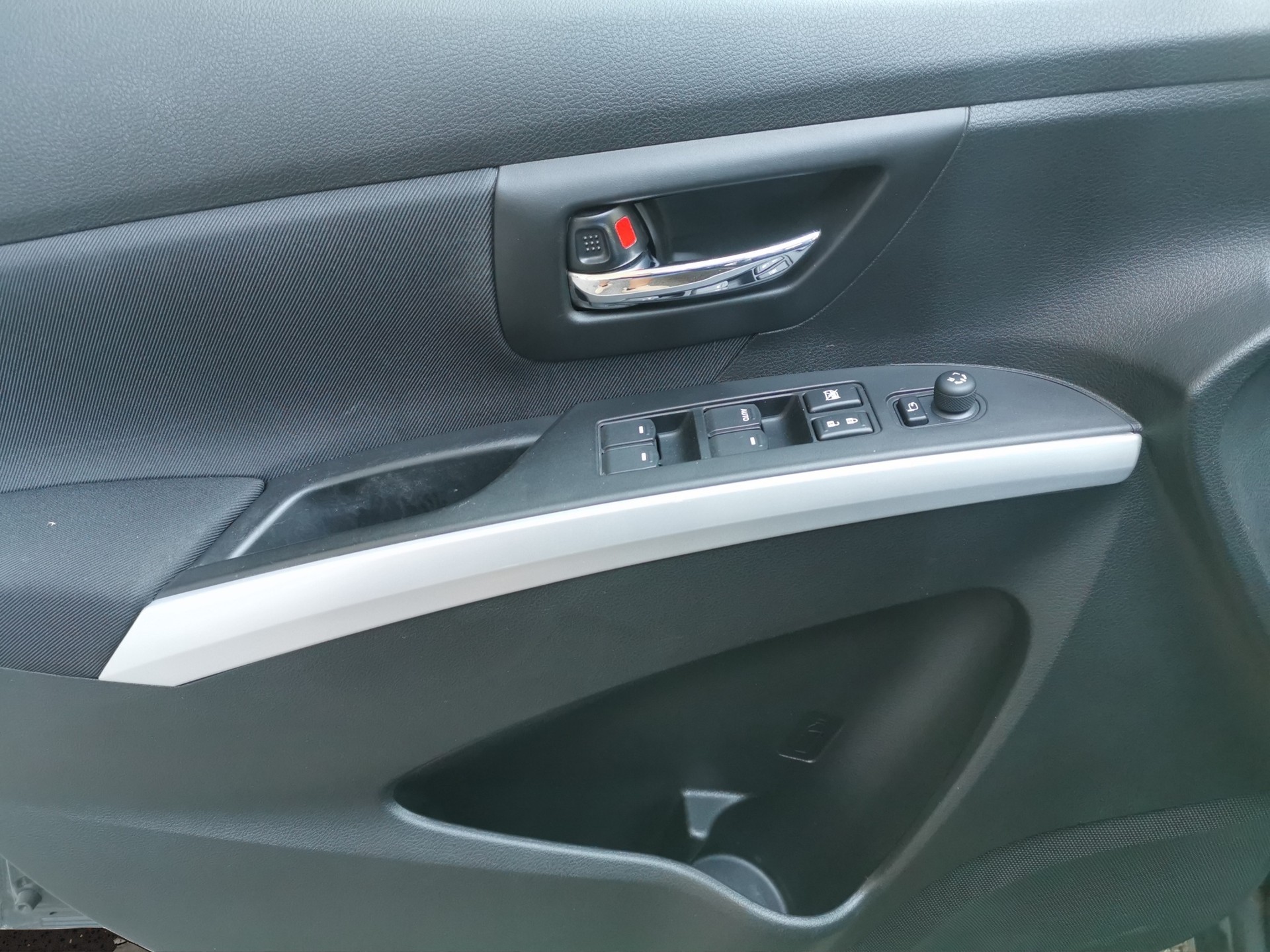SUZUKI SX4 S-Cross 1.4 16V Generation Hybrid 4WD-image-15
