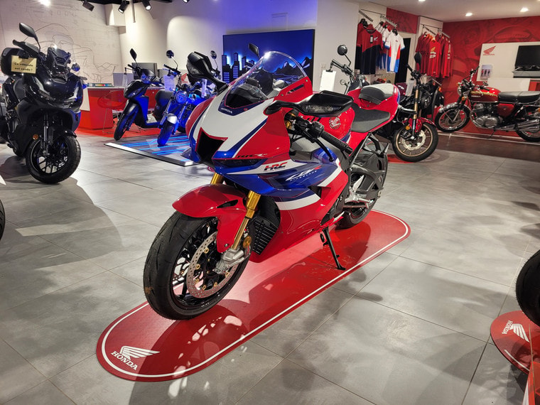 HONDA CBR 1000 RR-R Fireblade SP-image-4