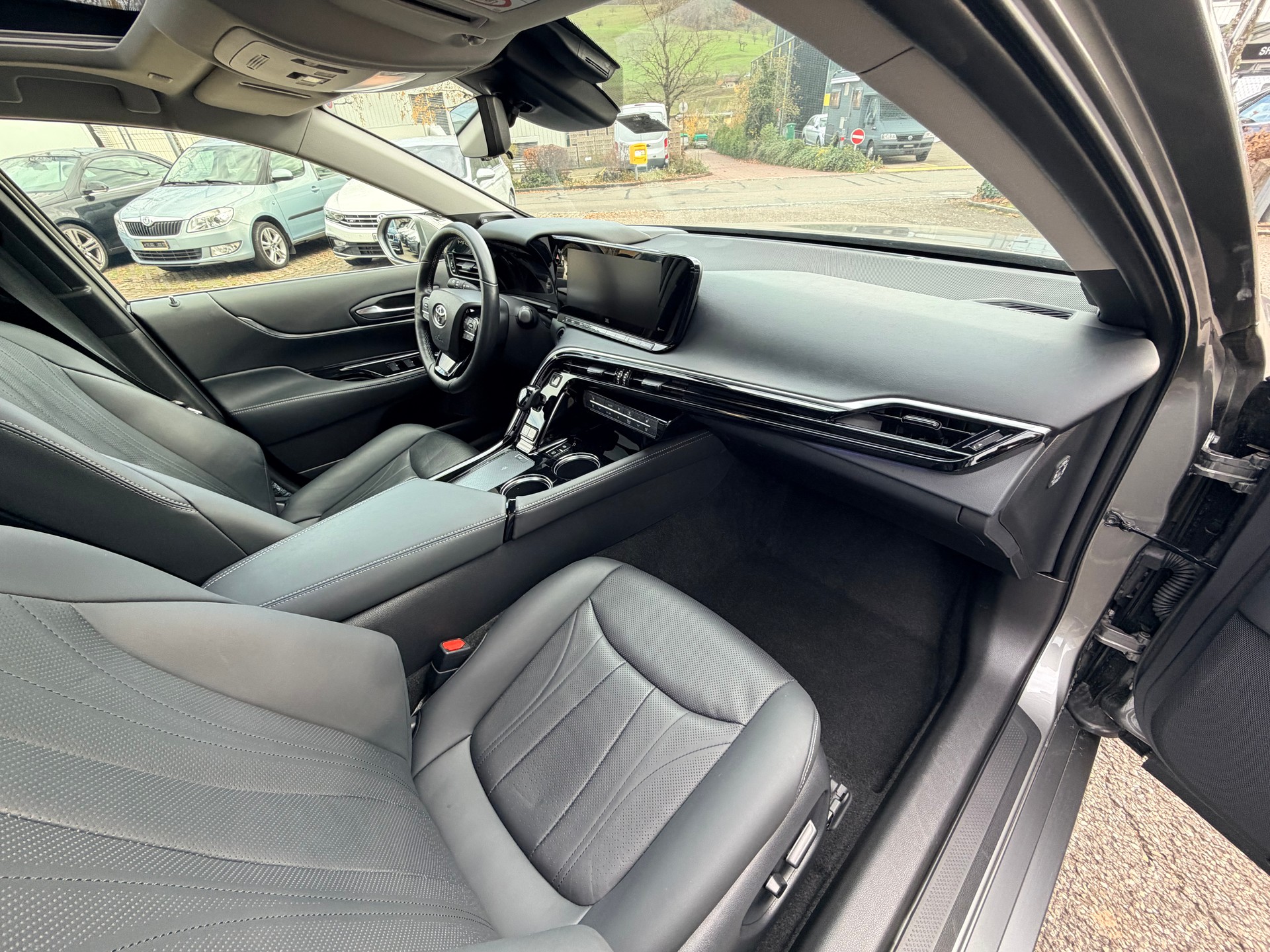 TOYOTA Mirai Fuel cell Platinum-image-10