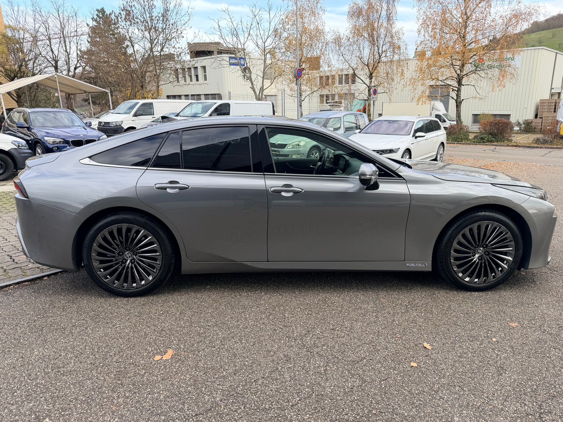 TOYOTA Mirai Fuel cell Platinum-showroom-element-1