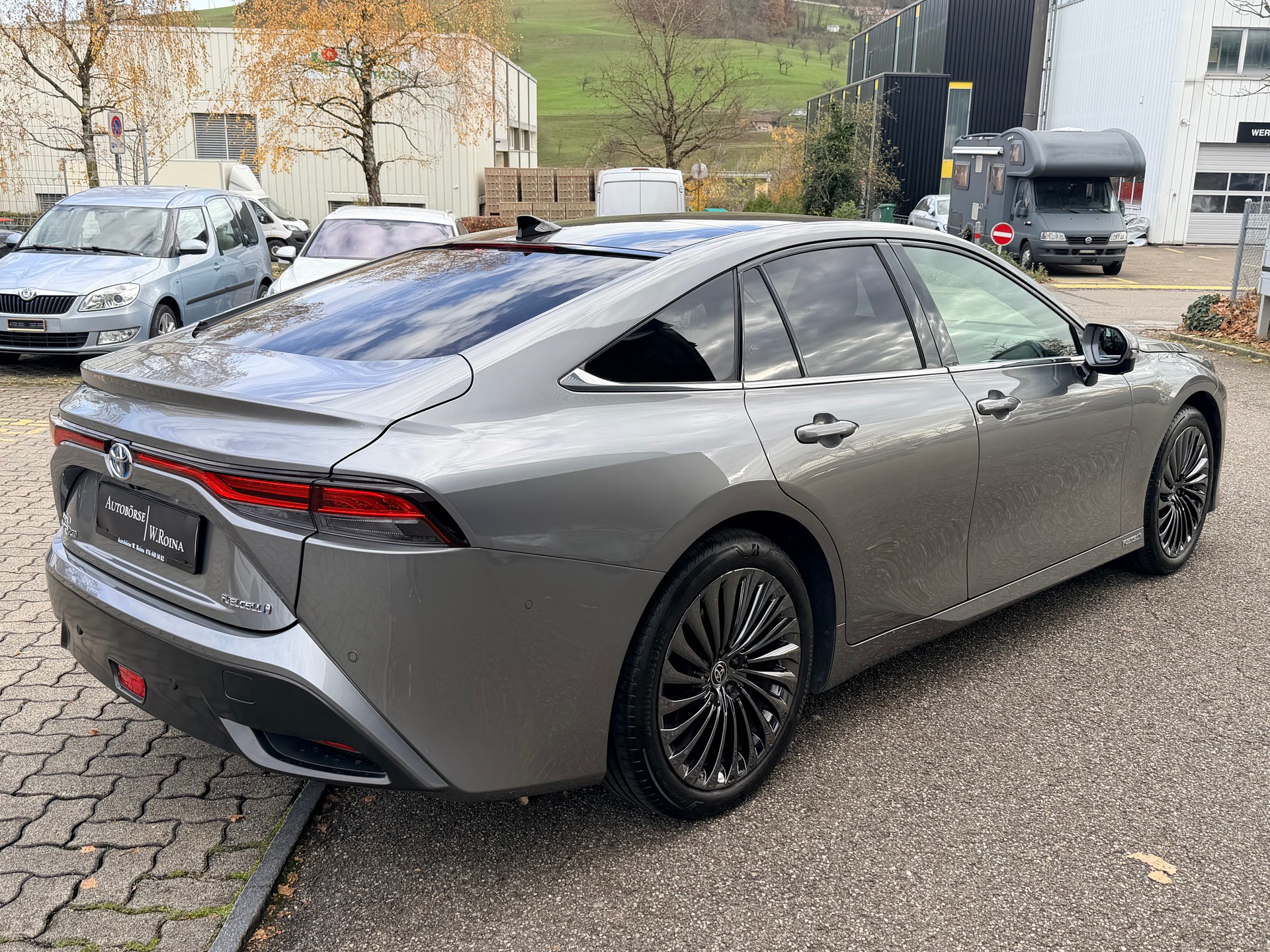 TOYOTA Mirai Fuel cell Platinum-showroom-element-2