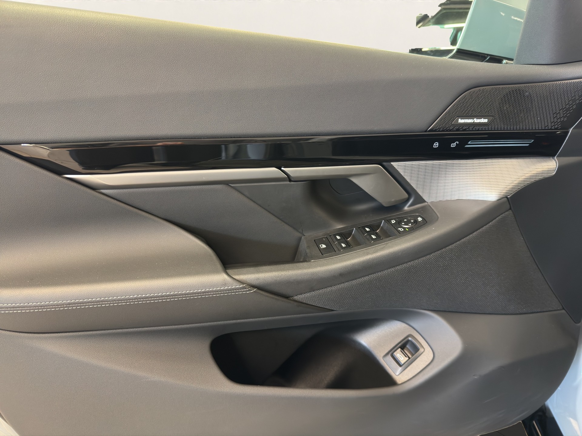 BMW 520d xDrive 48V M Sport-image-18