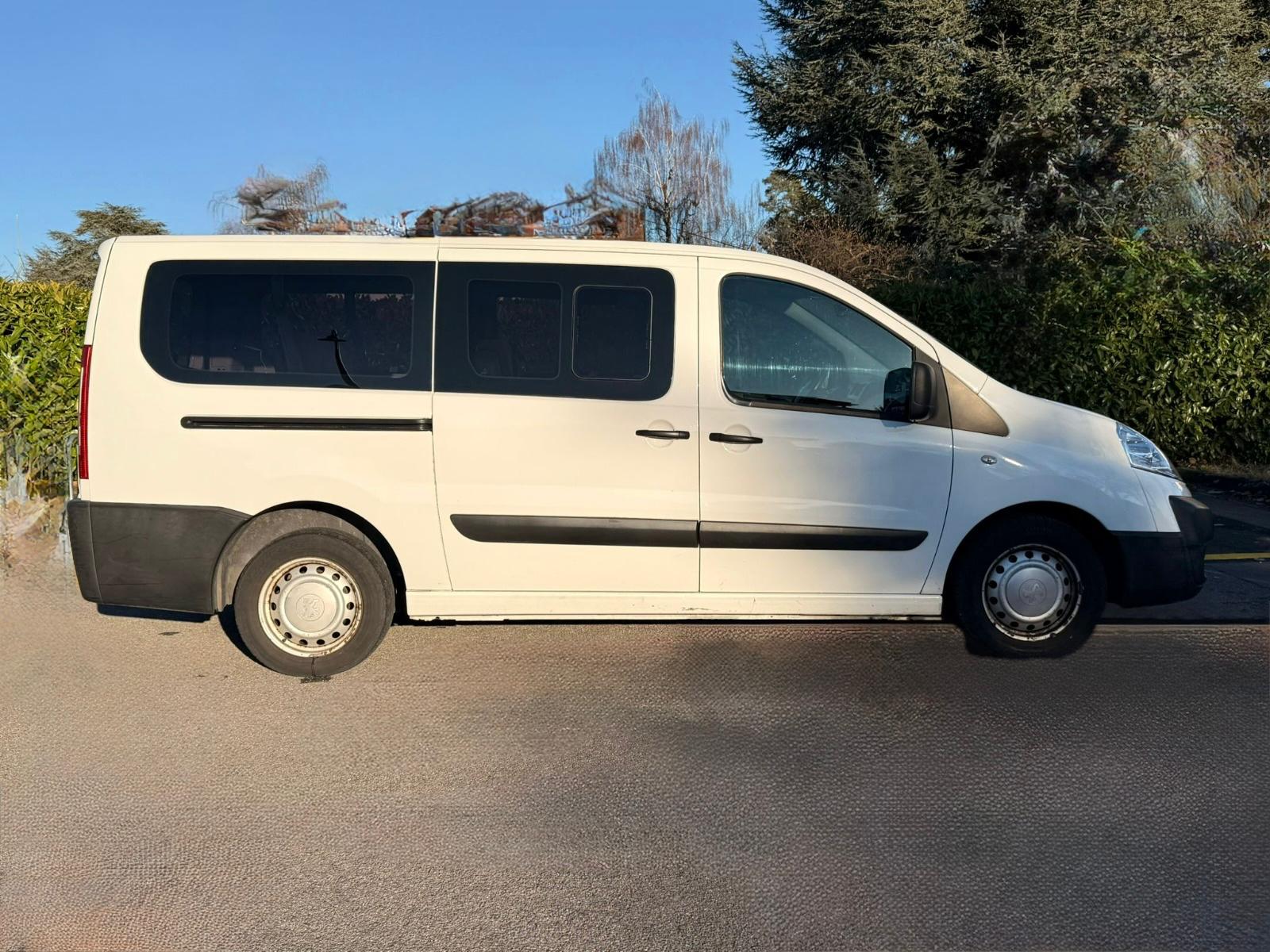 PEUGEOT Expert Tepee 2.0 HDi Confort L2 ** 9 Places **-image-7