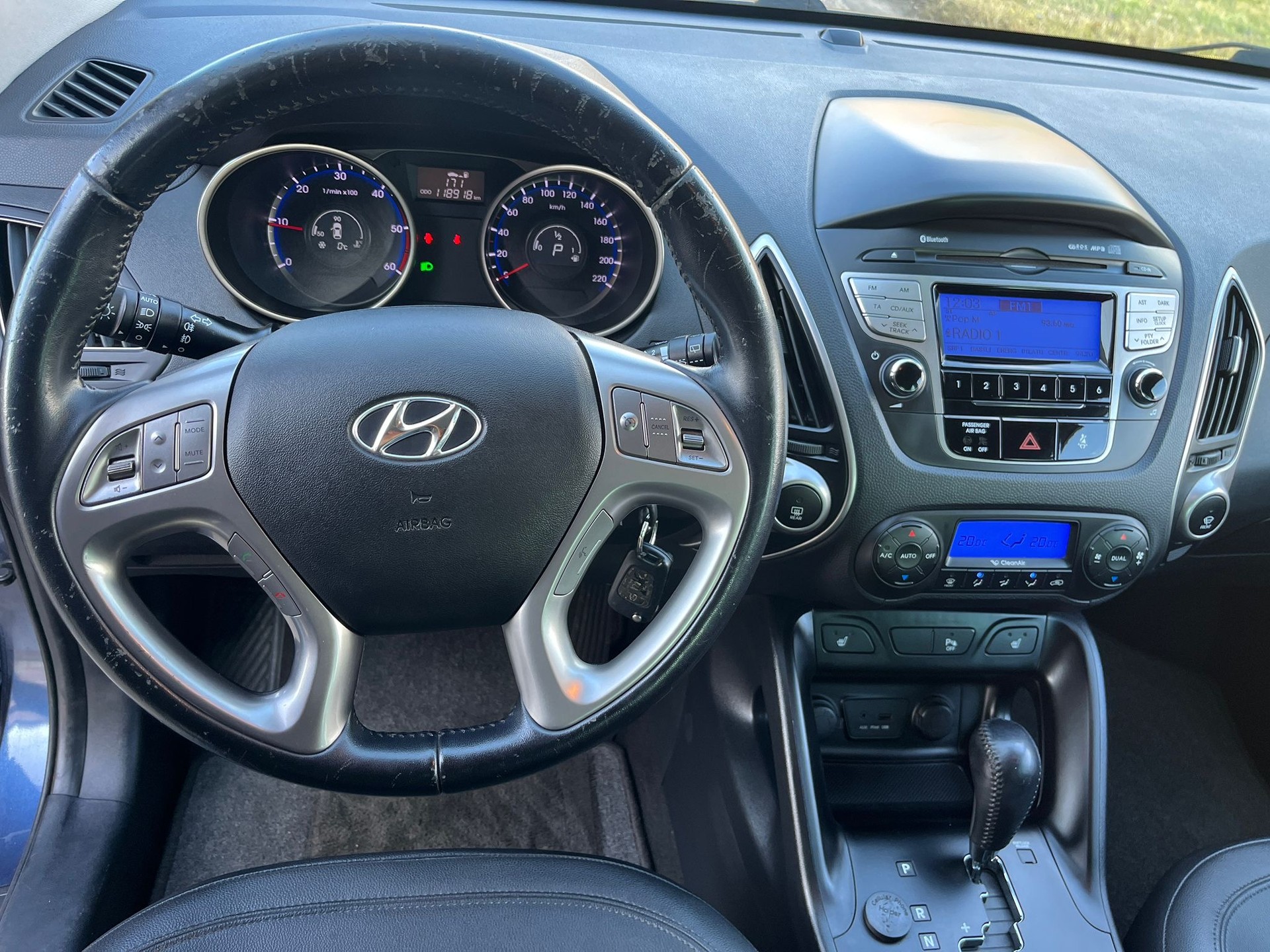 HYUNDAI iX 35 2.0 CRDi Premium 4WD Automatic-image-5